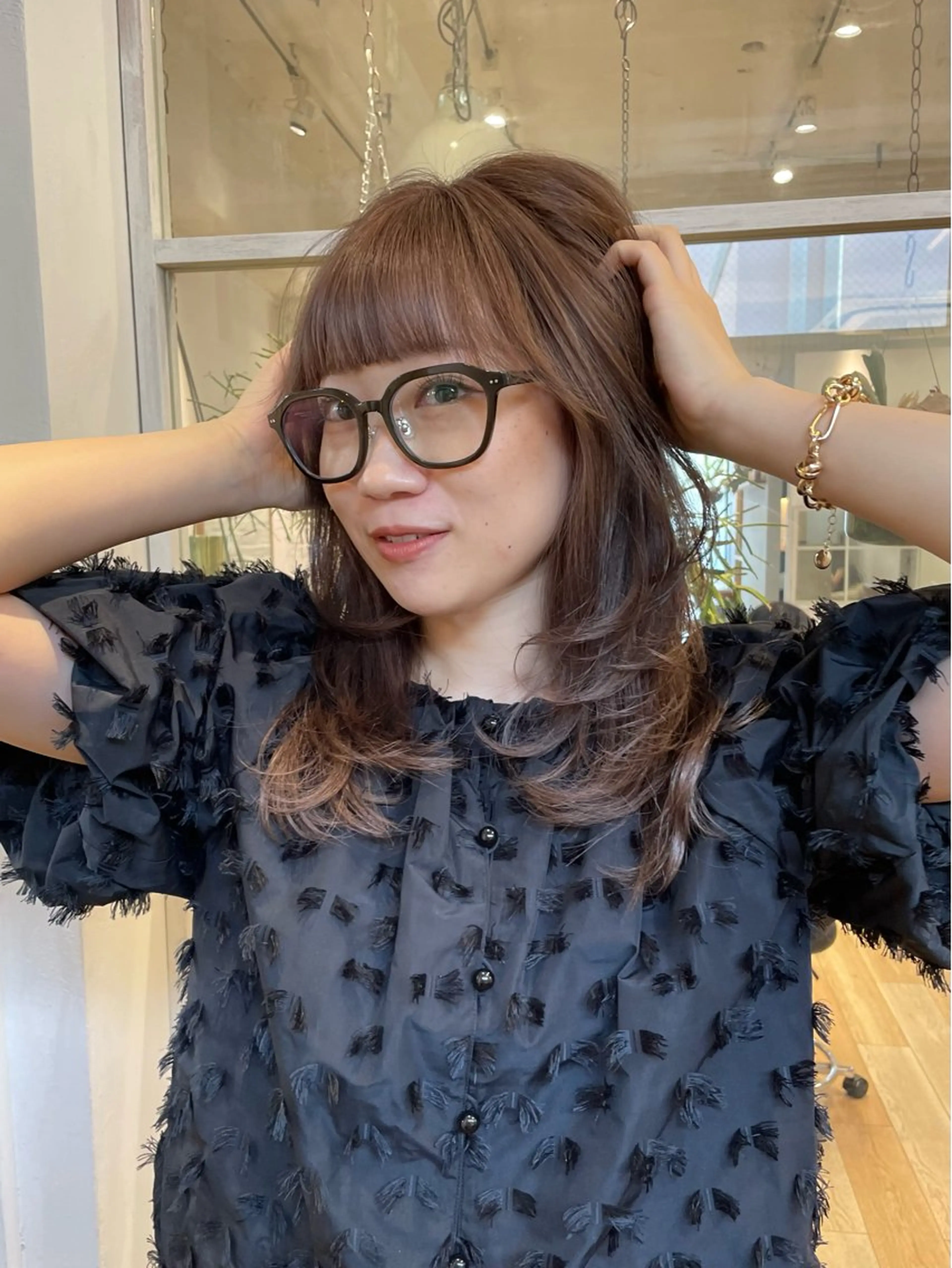 セミロング カラー ミルクティー× グレージュMOMOのヘアスタイル