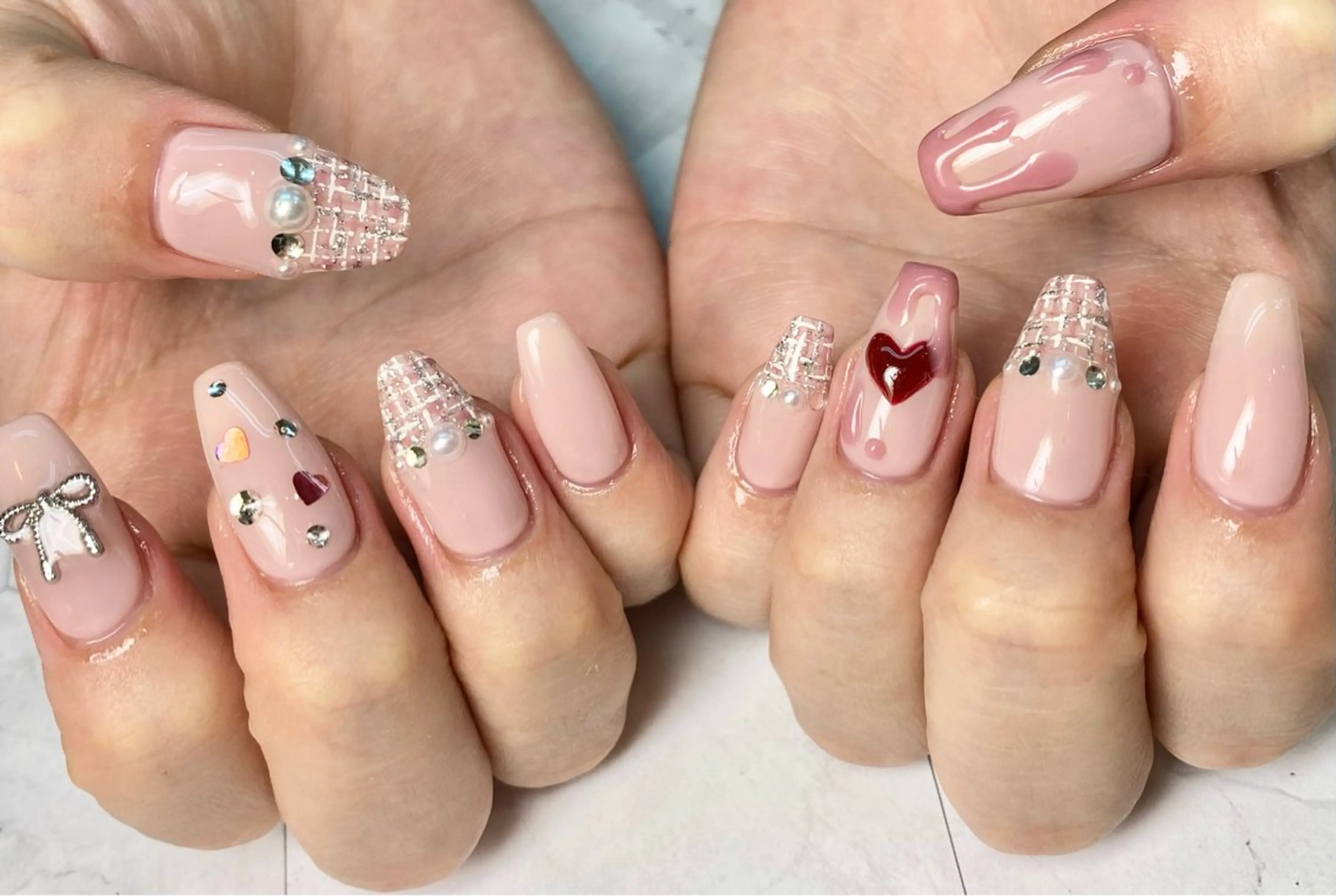 ネイル ガーリー ハート 持ち込み ピンク ピンクベージュ Jebel Beauty所属・Jebel Beauty Miuの眉毛・アイブロウイメージ