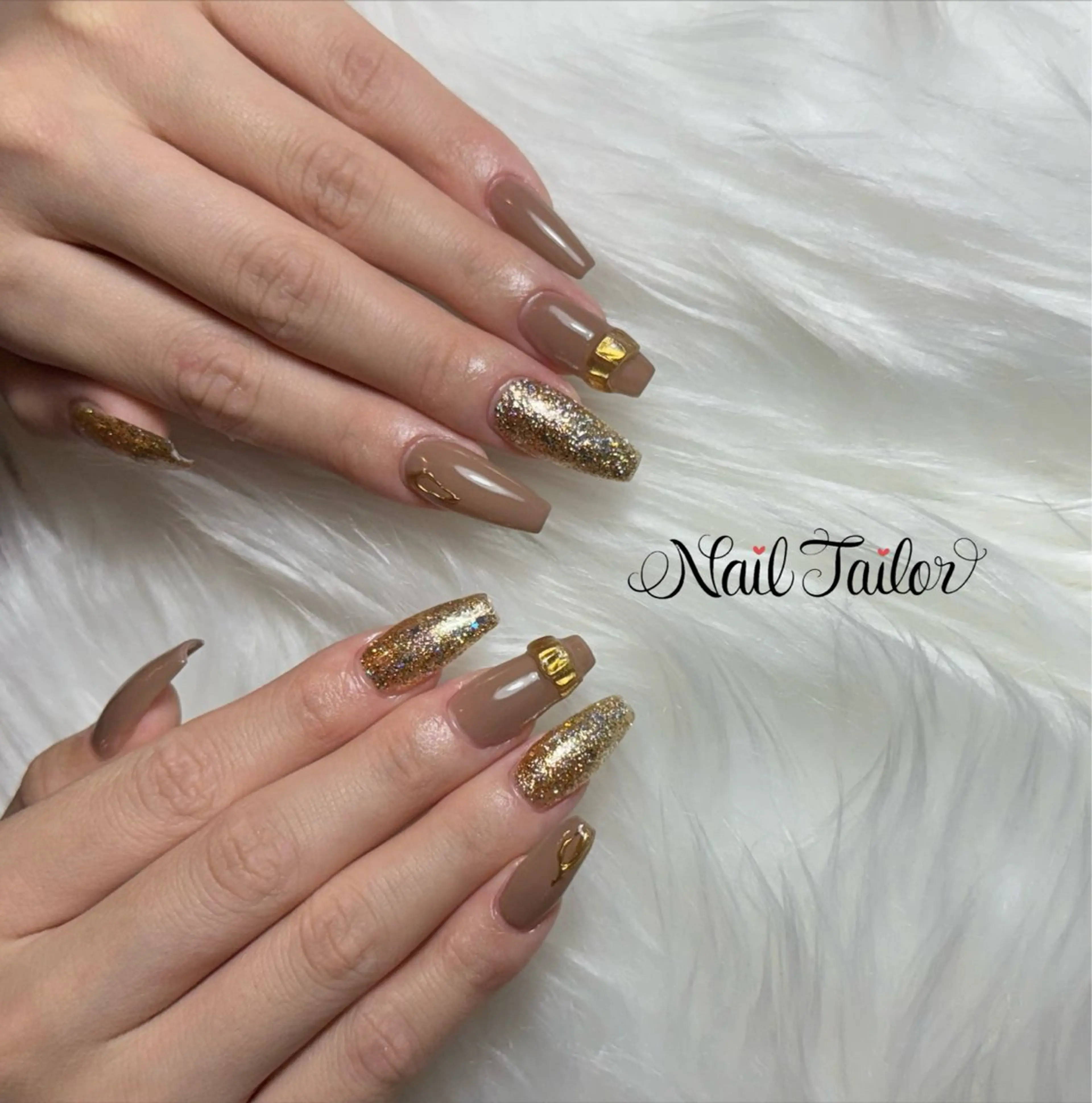 ネイル ブラウン ゴールド ホログラムネイル キラキラネイル ラメ(グリッター) ハンドネイル 〜Nail Tailor〜 ネイルテイラー所属・NailTailor ネイルテイラーのネイルデザイン