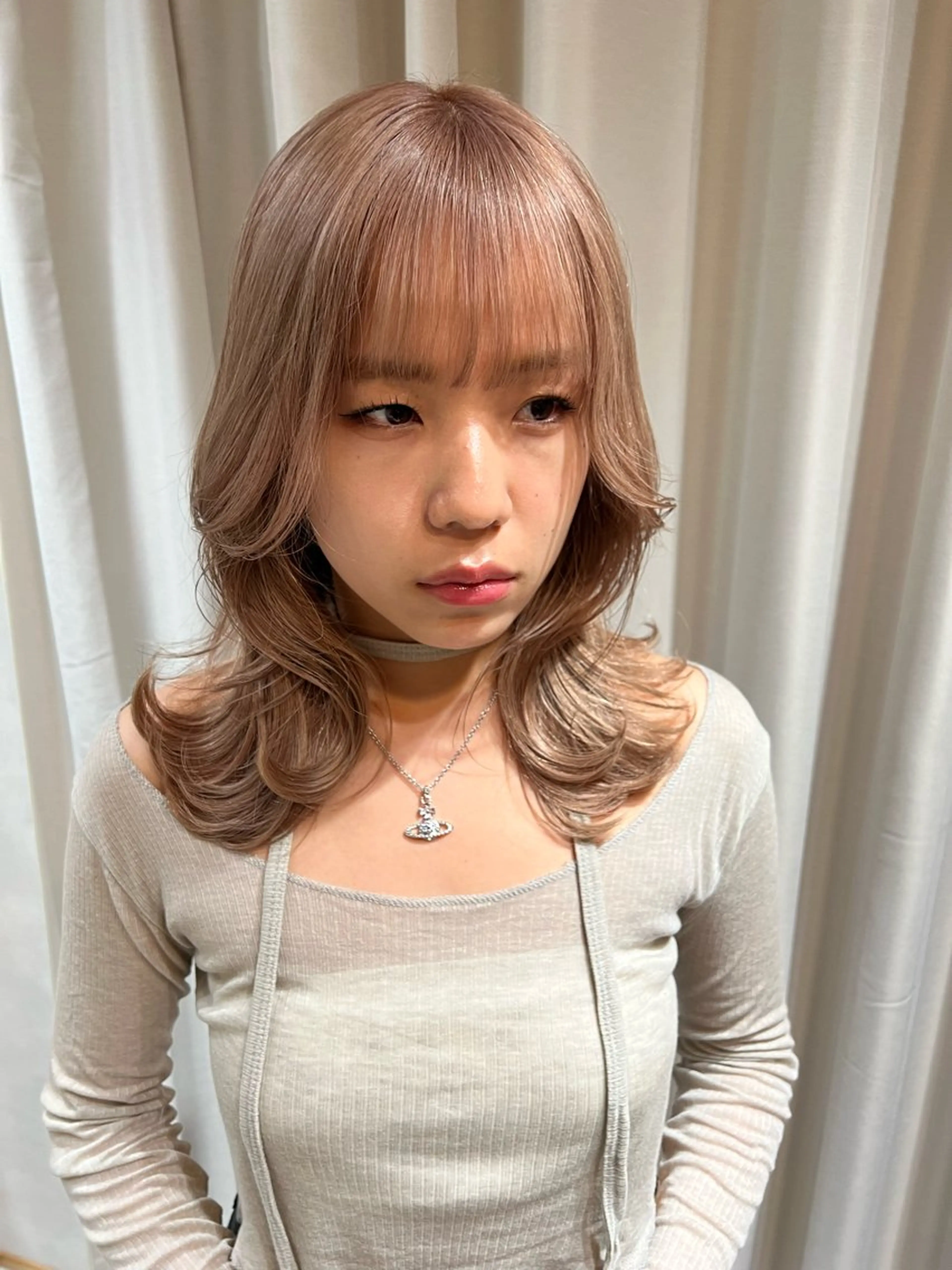 ミディアム カラー ベージュカラー ミルクティーベージュ レイヤーカット/韓国 艶カラー🪄REN.のヘアスタイル