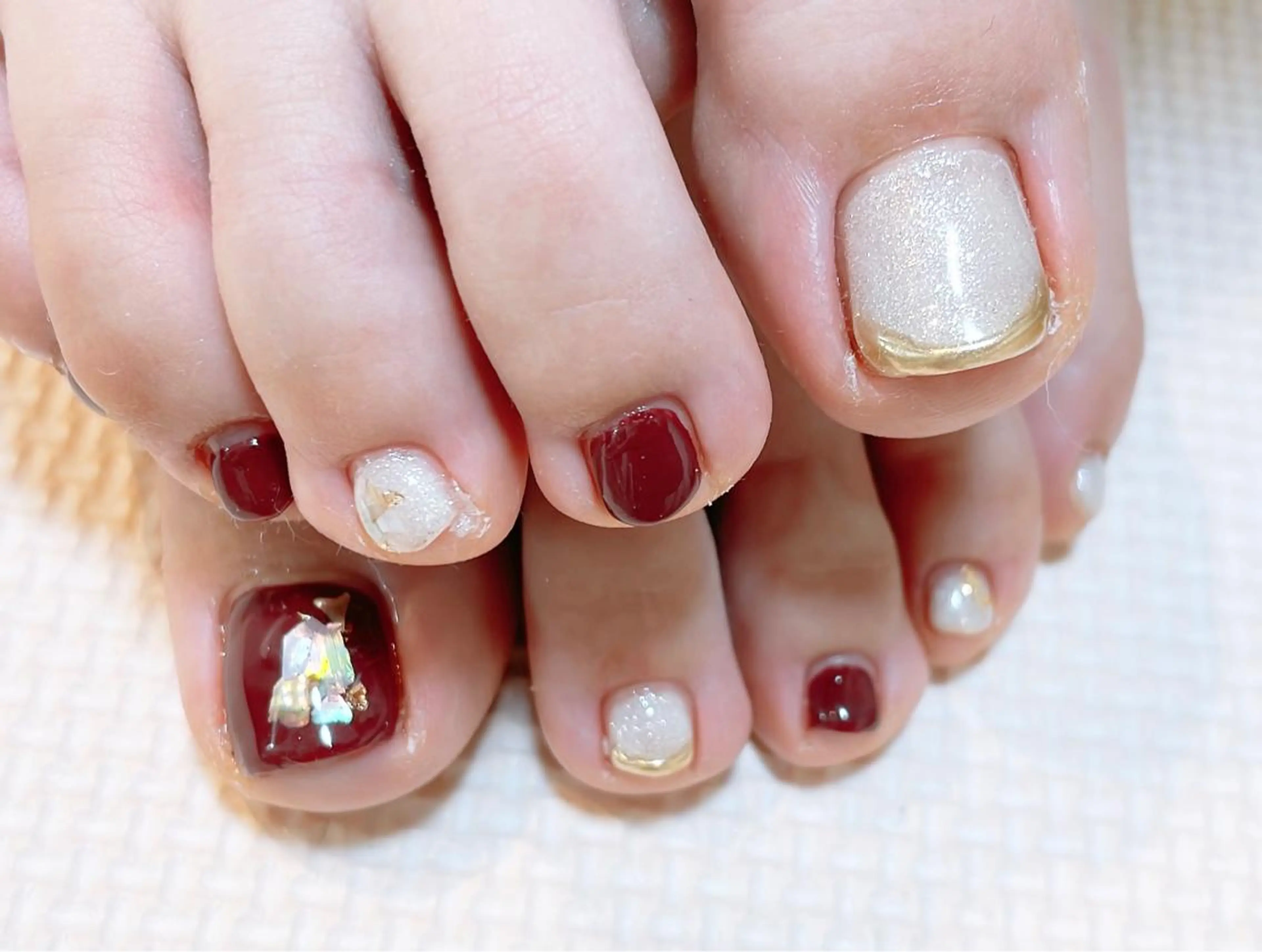 ネイル フットネイル manis .のネイルデザイン