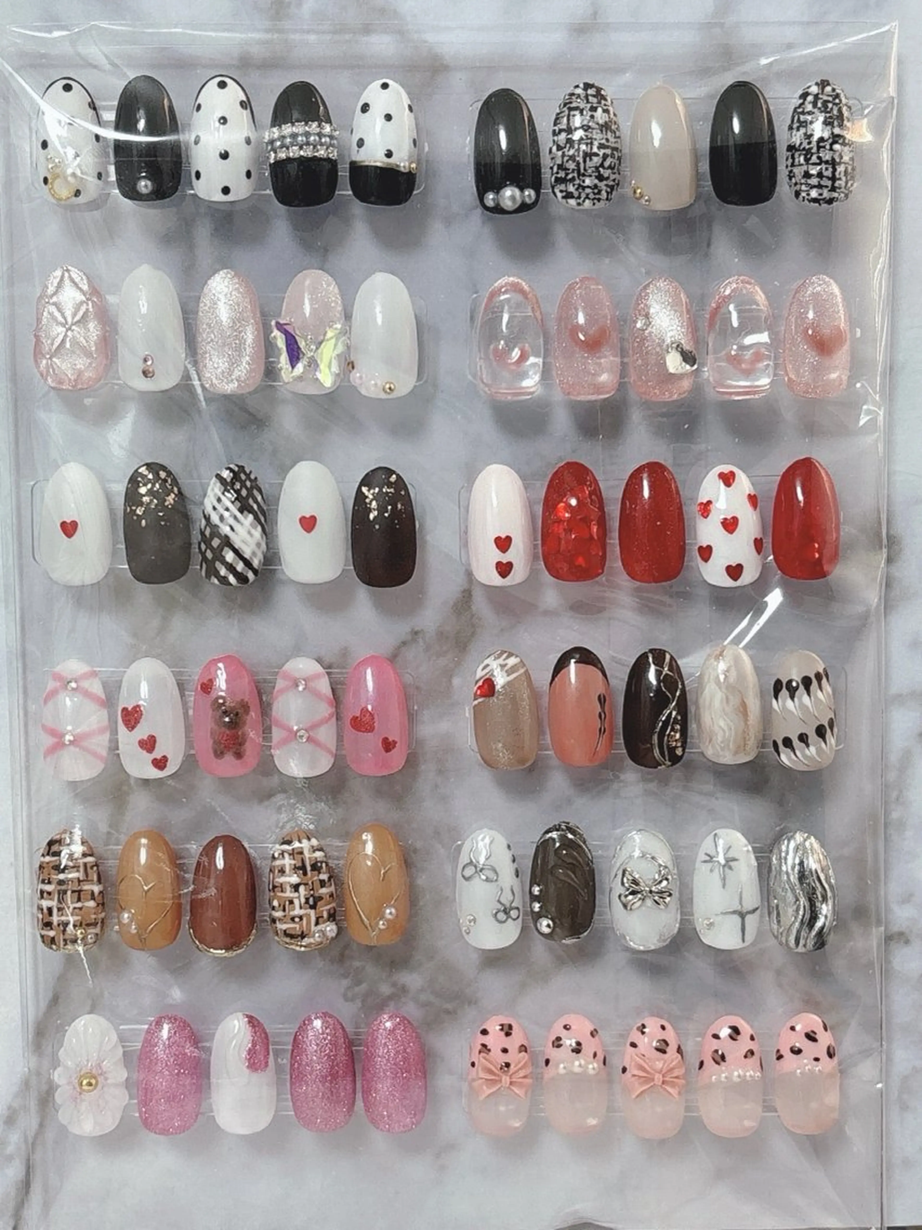 ネイル ガーリー ハンドネイル BABY LION :Fumiyoのネイルデザイン