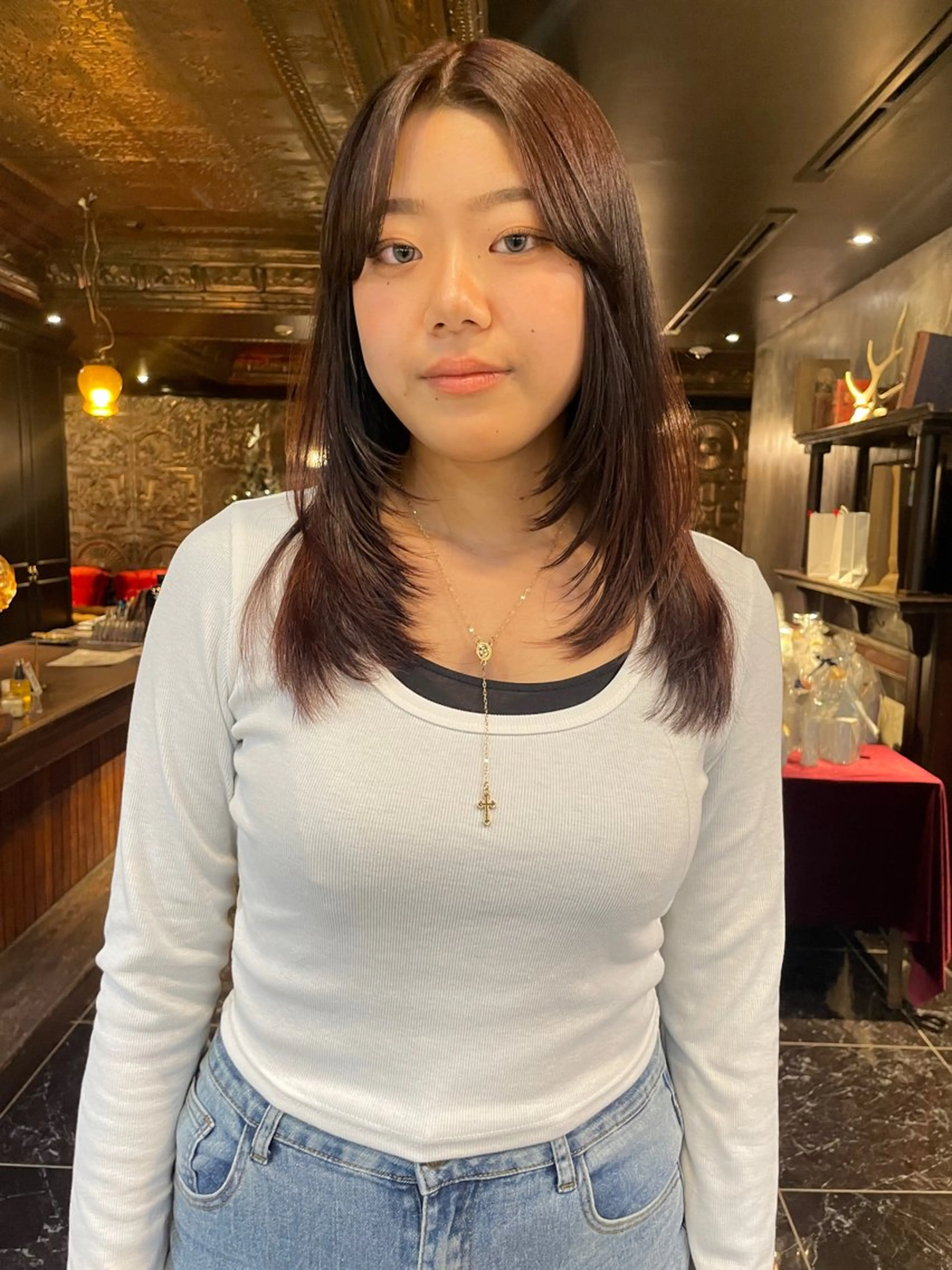 ミディアム カット ヘアカラー トリートメント レイヤー/ 透明感カラー/マドカのヘアスタイル