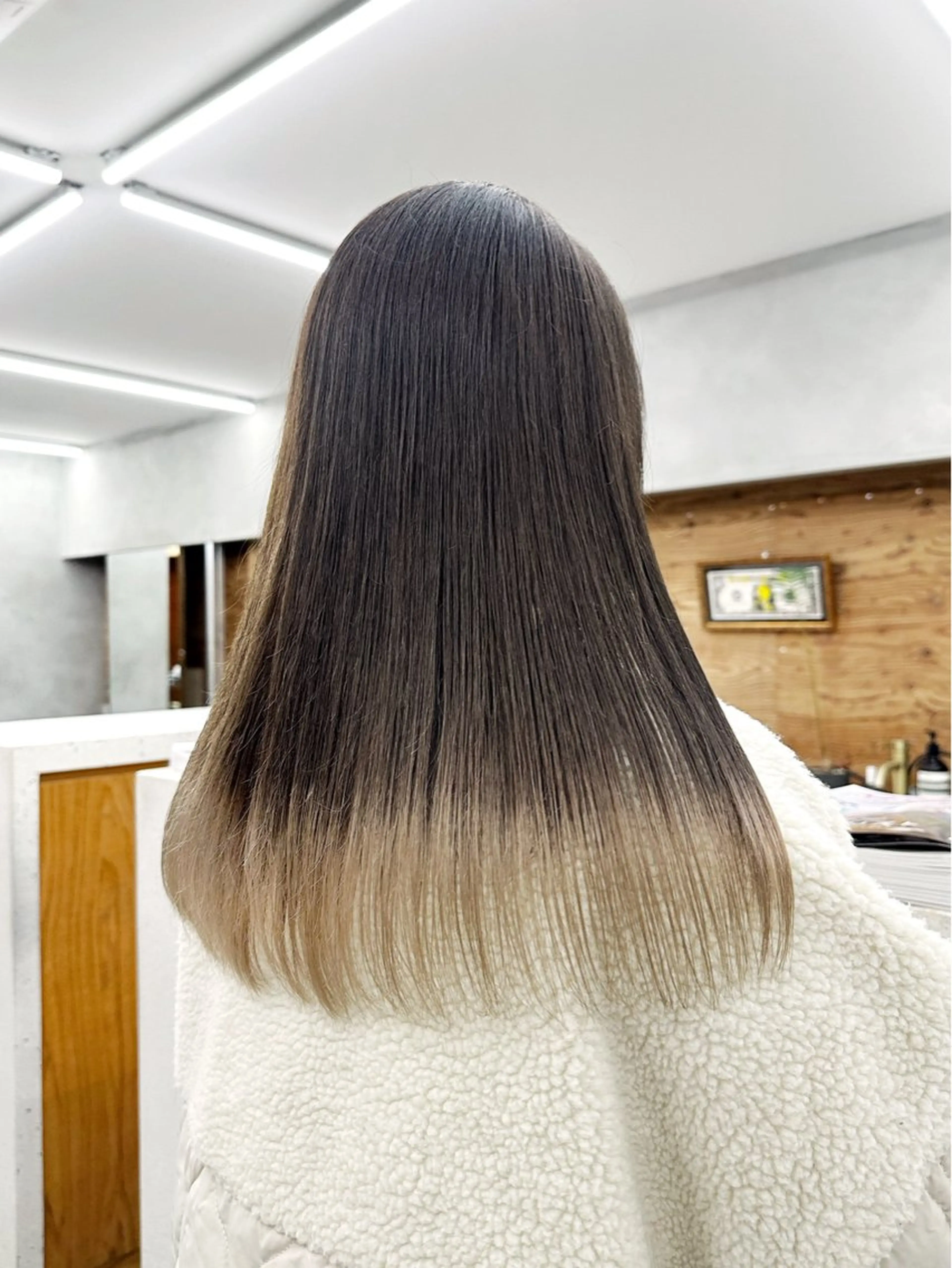 ミディアム カラー グラデーションカラー カット ヘアカラー 榛地 渉馬のヘアスタイル