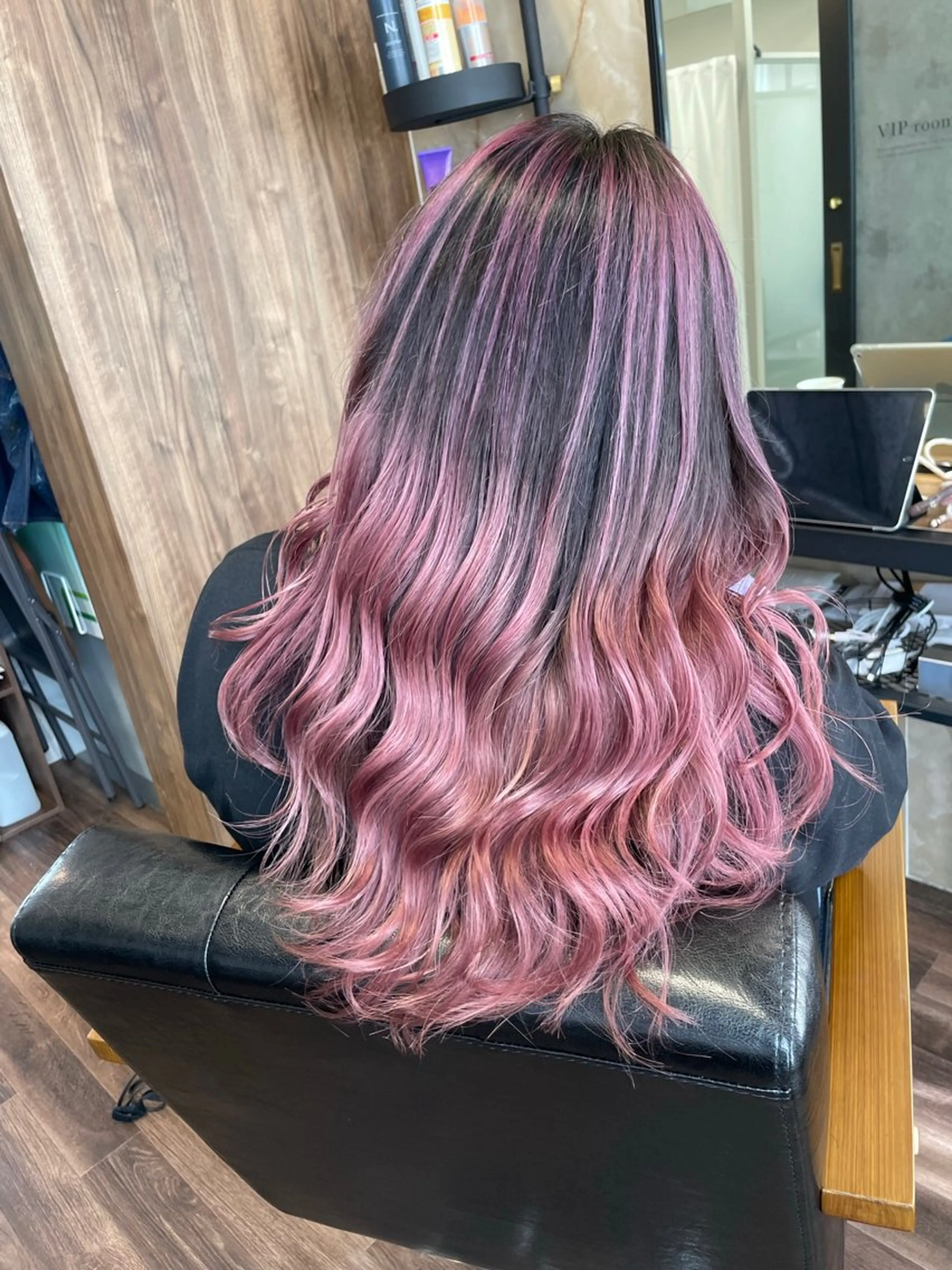 ロング カラー バレイヤージュ レイヤーカット Lull (シェアサロンReco VIProom)所属・Lull1人美容室 アルカリ酸熱TRのヘアスタイル