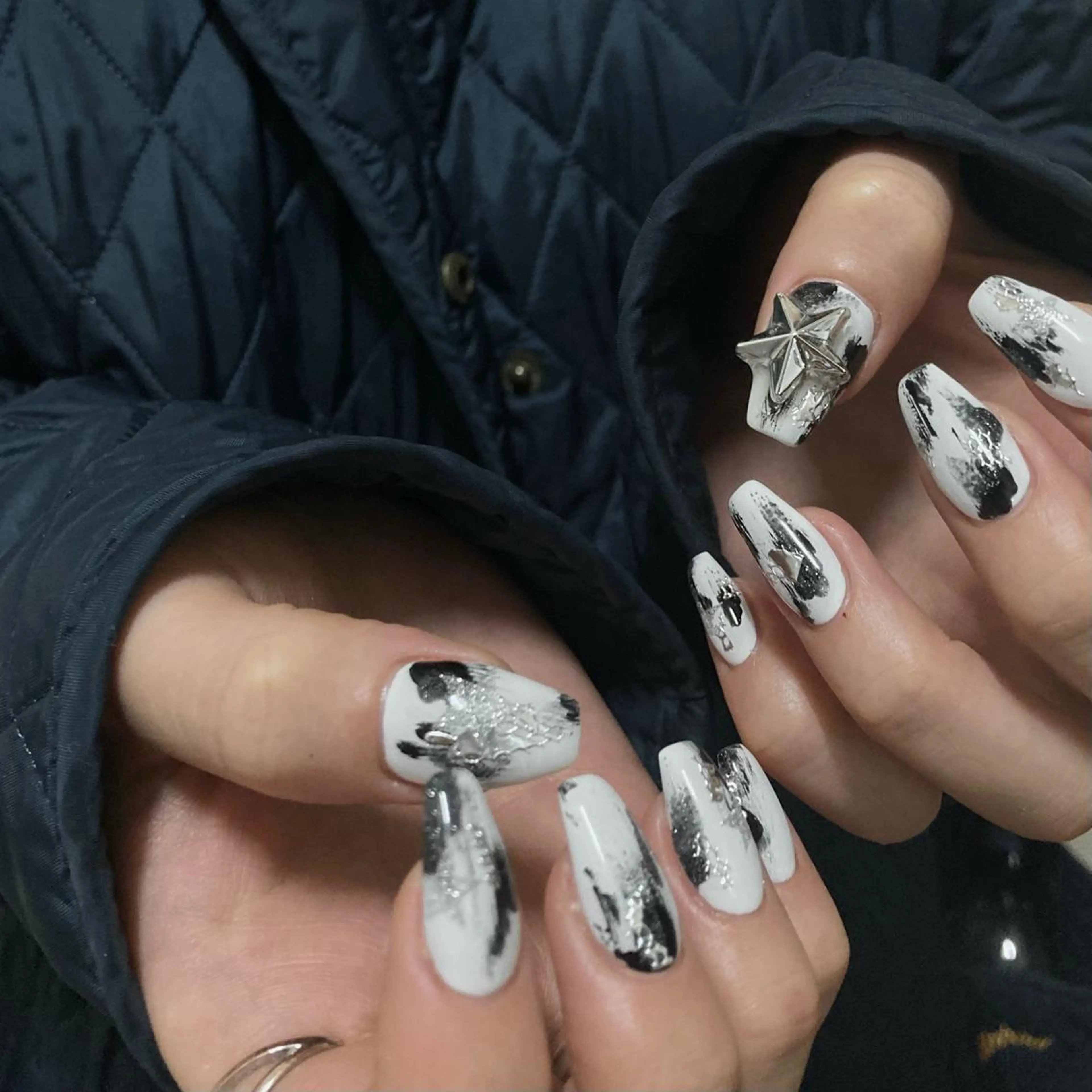 ネイル ハンドネイル フットネイル kana/モード ・グランジ⛓🎼のネイルデザイン