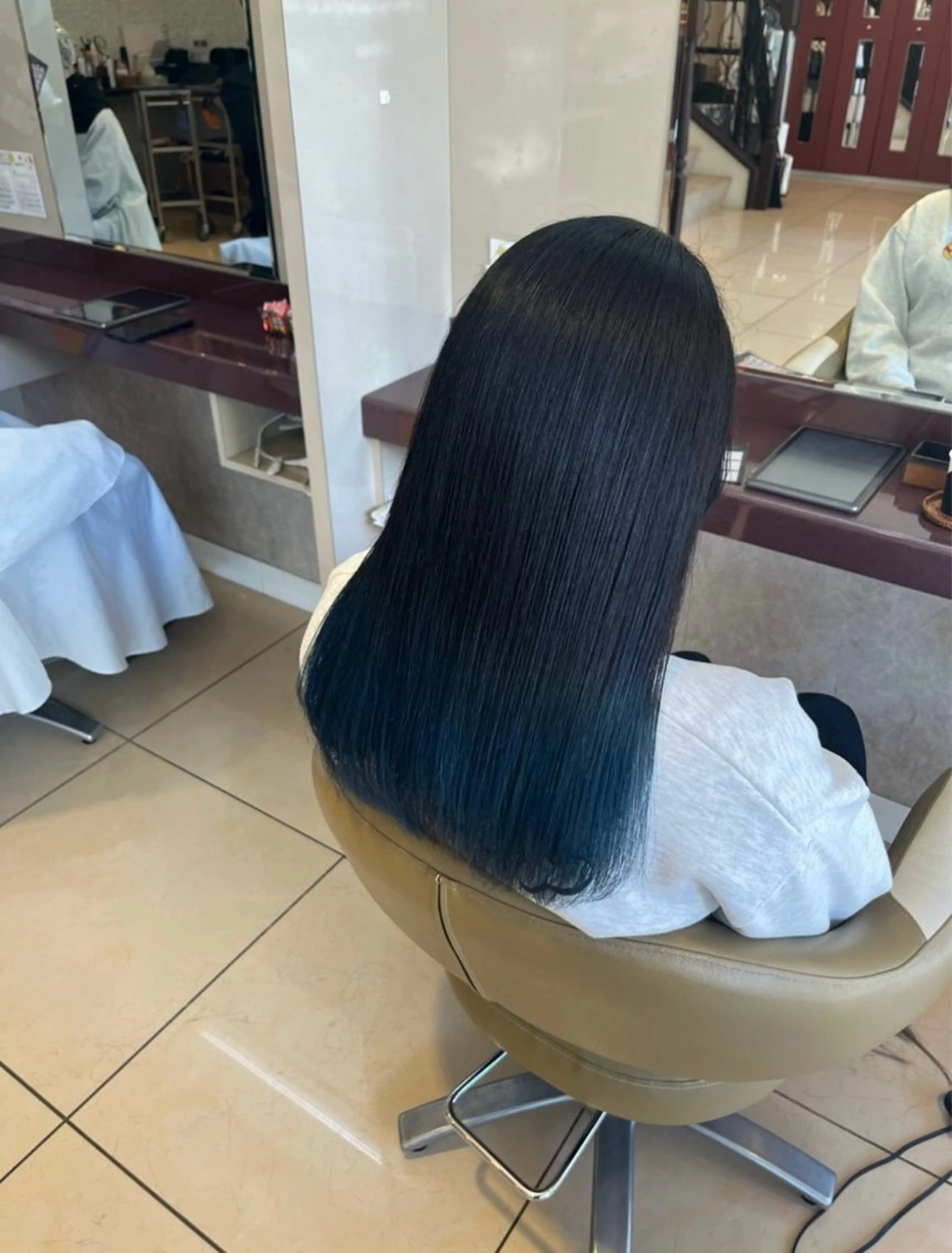 ロング ヘアカラー トリートメント 八重樫 夢愛のヘアスタイル