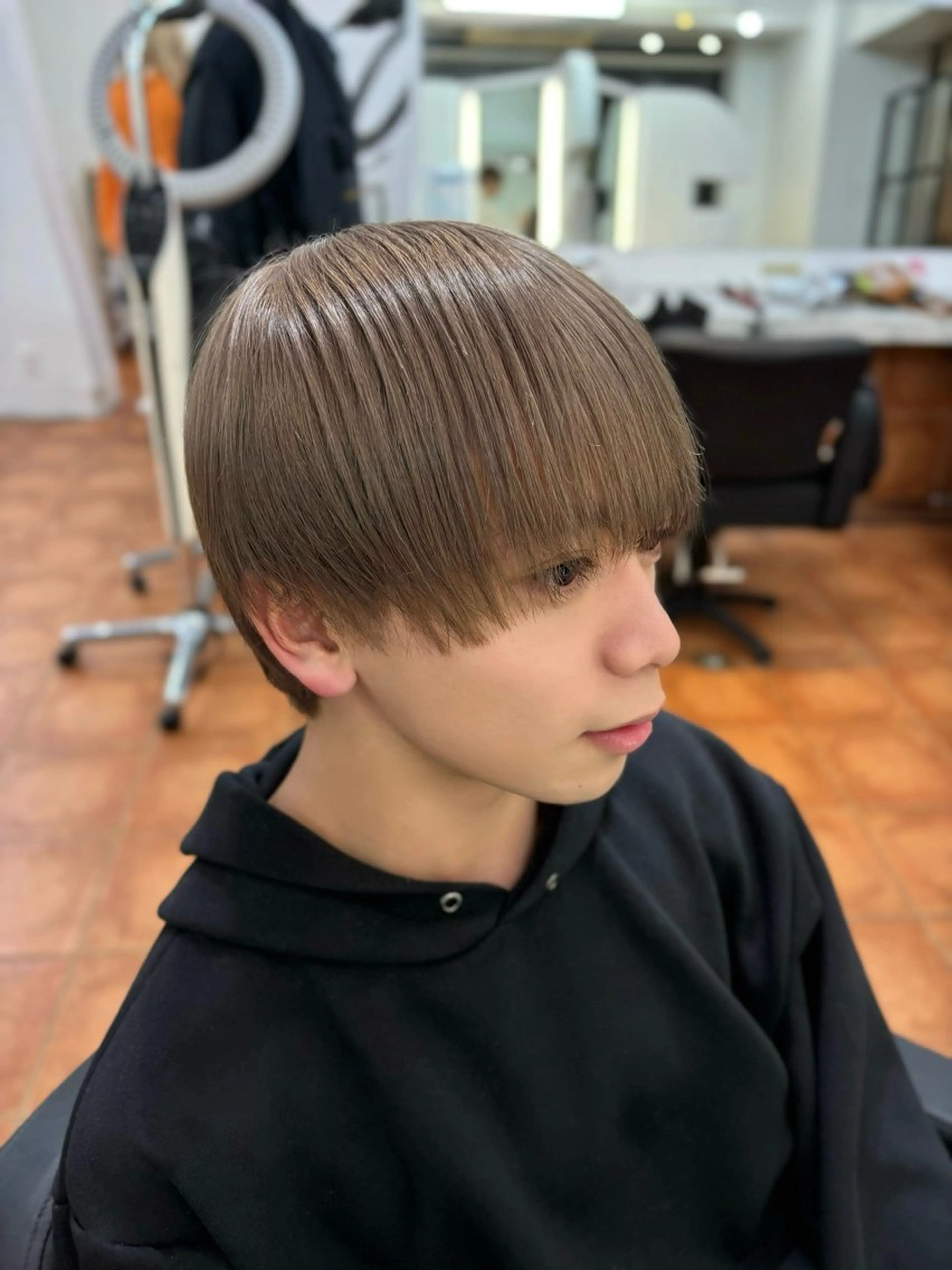 カラー メンズ メンズブリーチ ベージュカラー ブリーチ ミルクティーベージュ ヘアカラー トリートメント メンズカット ‪‪/メッシュのヘアスタイル