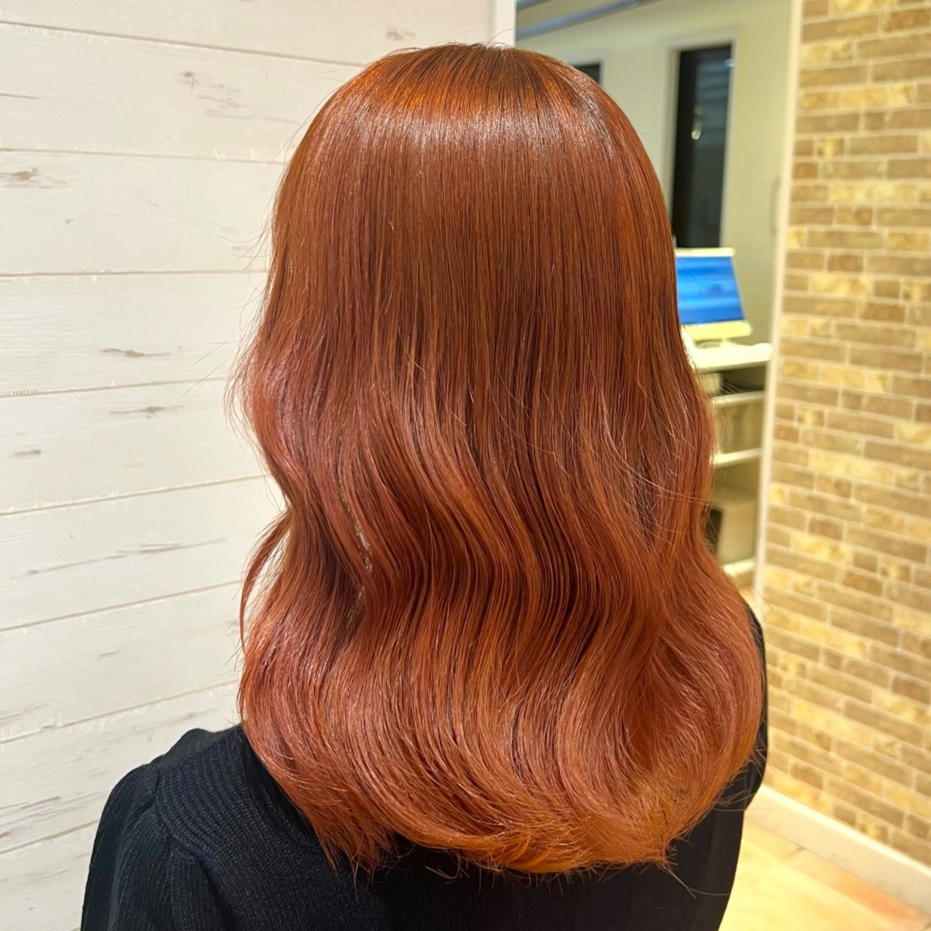 ミディアム カラー 切りっぱなしボブ ミディアムレイヤー ブリーチ ブラウンカラー ダブルカラー ヘアカラー トリートメント ヘッドスパ ヘアセット Wカラー/髪質改善/ 艶カラー🩶Sanaのヘアスタイル