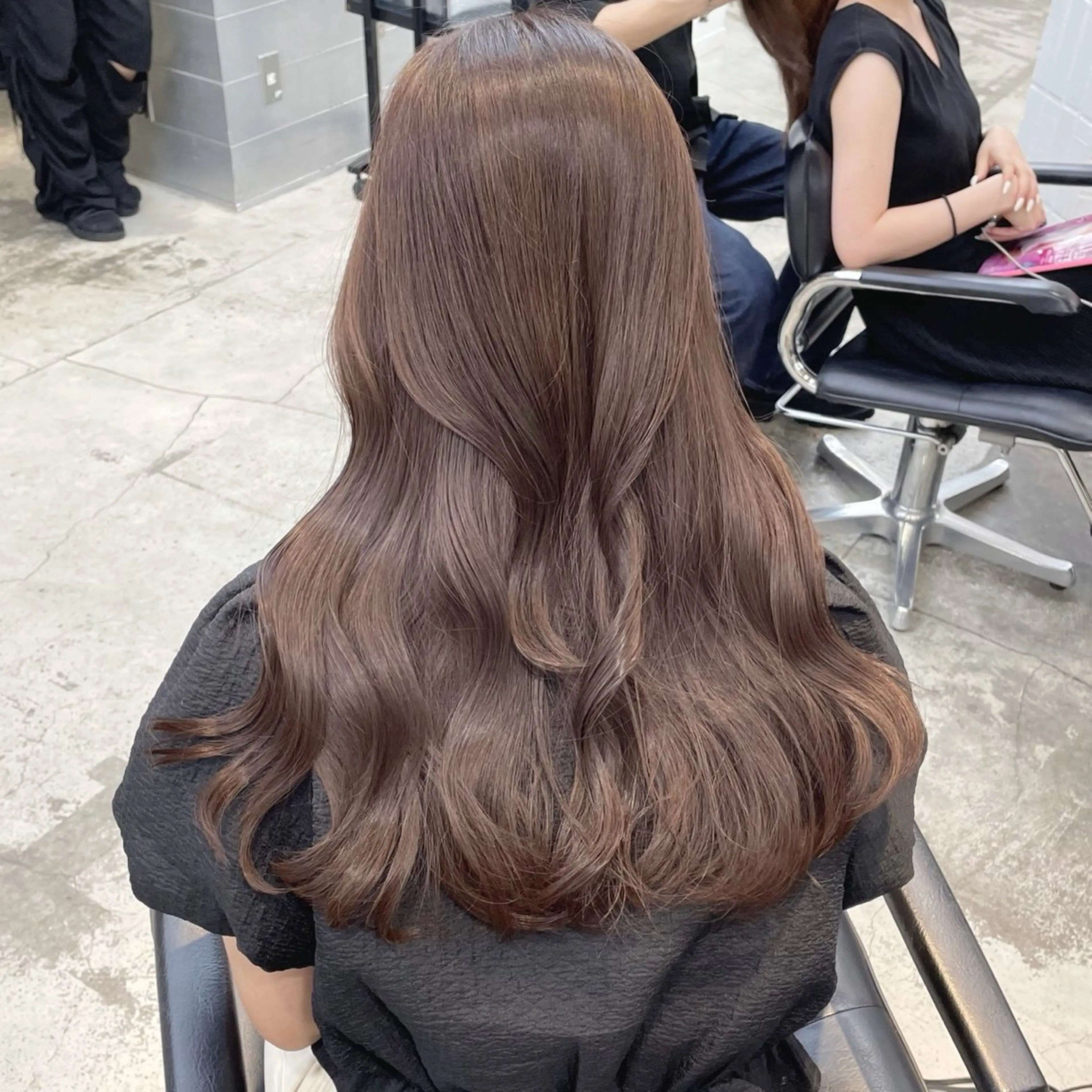 ロング カラー ブリーチ 透明感カラー グレージュ ラベンダーカラー ラベンダーグレージュ カット ヘアカラー トリートメント レイヤー×グレージュ /ピンク🩷mioのヘアスタイル