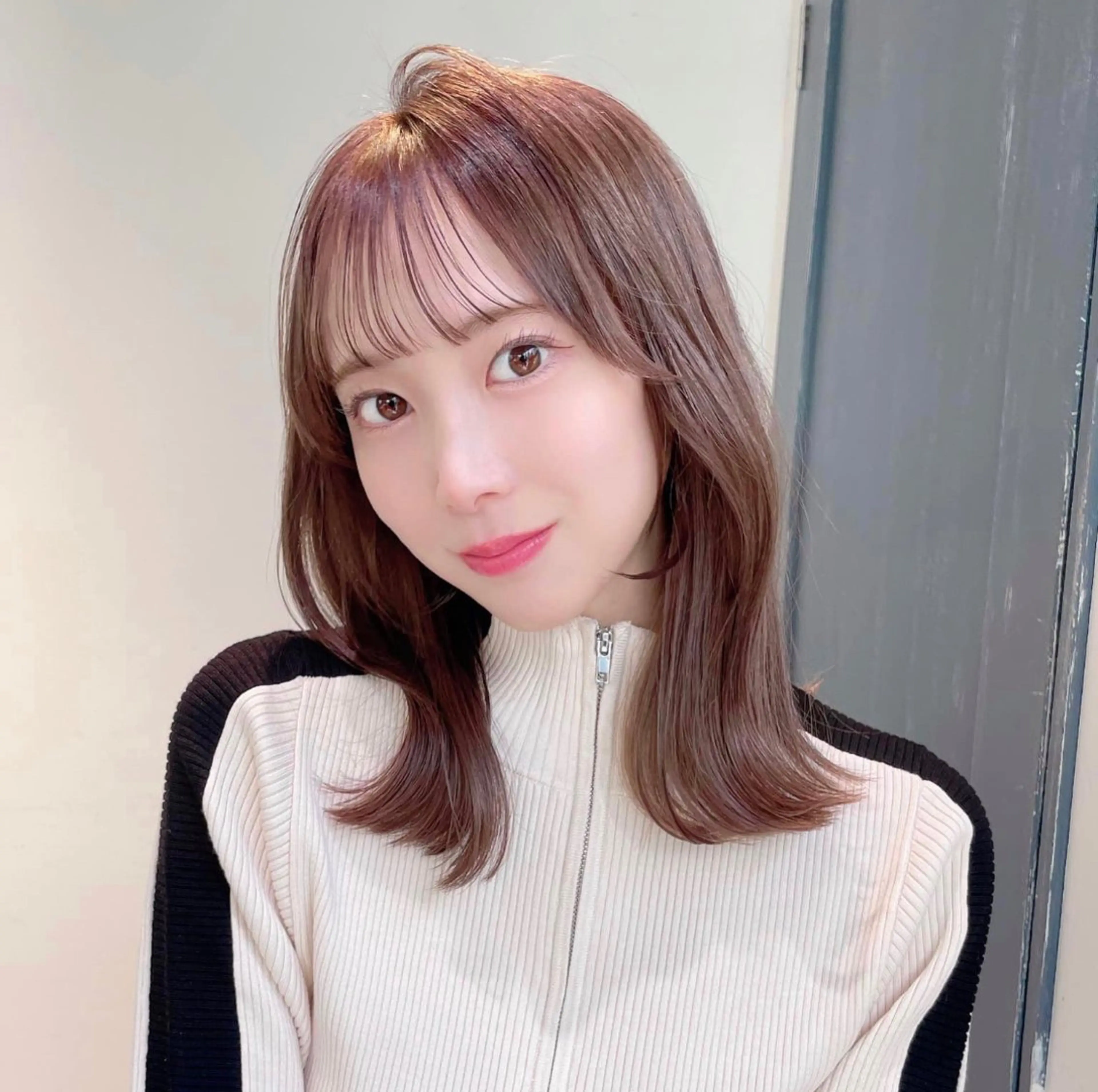 セミロング カラー ヘアカラー 🤎うる艶ベージュ 🧸MAYUKA🤎のヘアスタイル