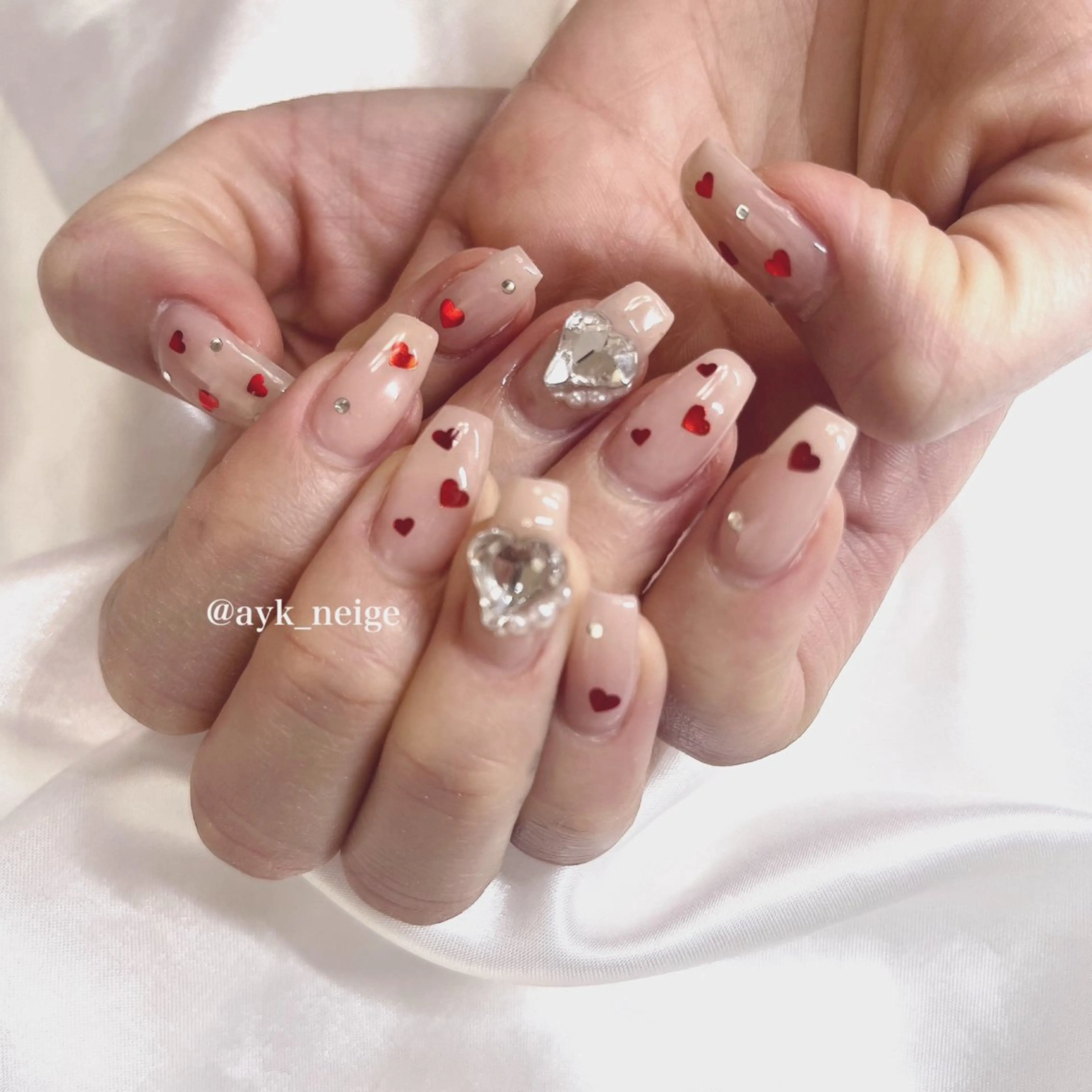 ネイル フットネイル キラキラネイル 韓国ネイル リボン シンプルネイル n'eige nail所属・大谷 綾香のネイルデザイン