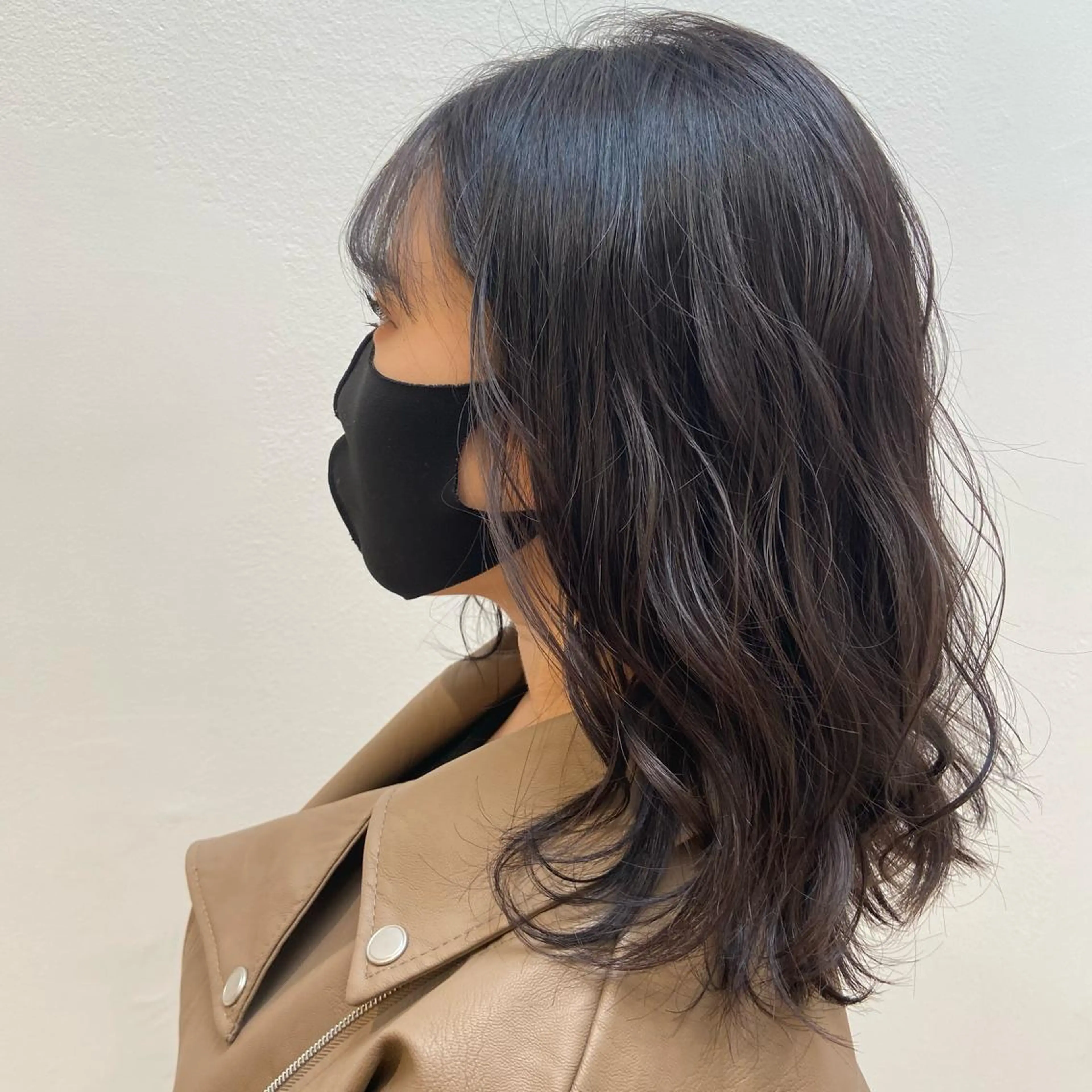 セミロング loca by tree所属・うる艶暖色カラー HARUNAのヘアスタイル