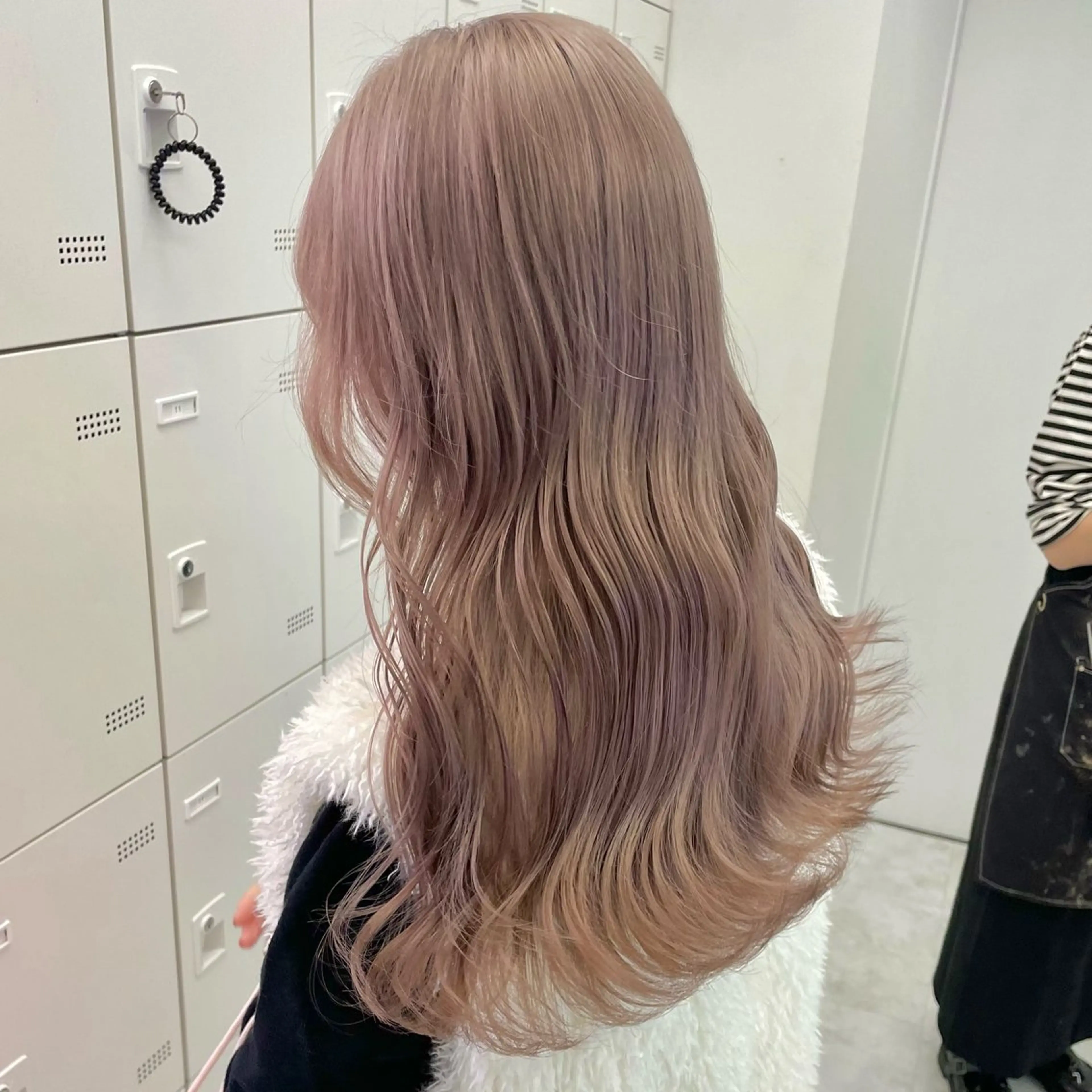 ロング カラー モテガーリー🎀ピン クヘア/SHIONEのヘアスタイル