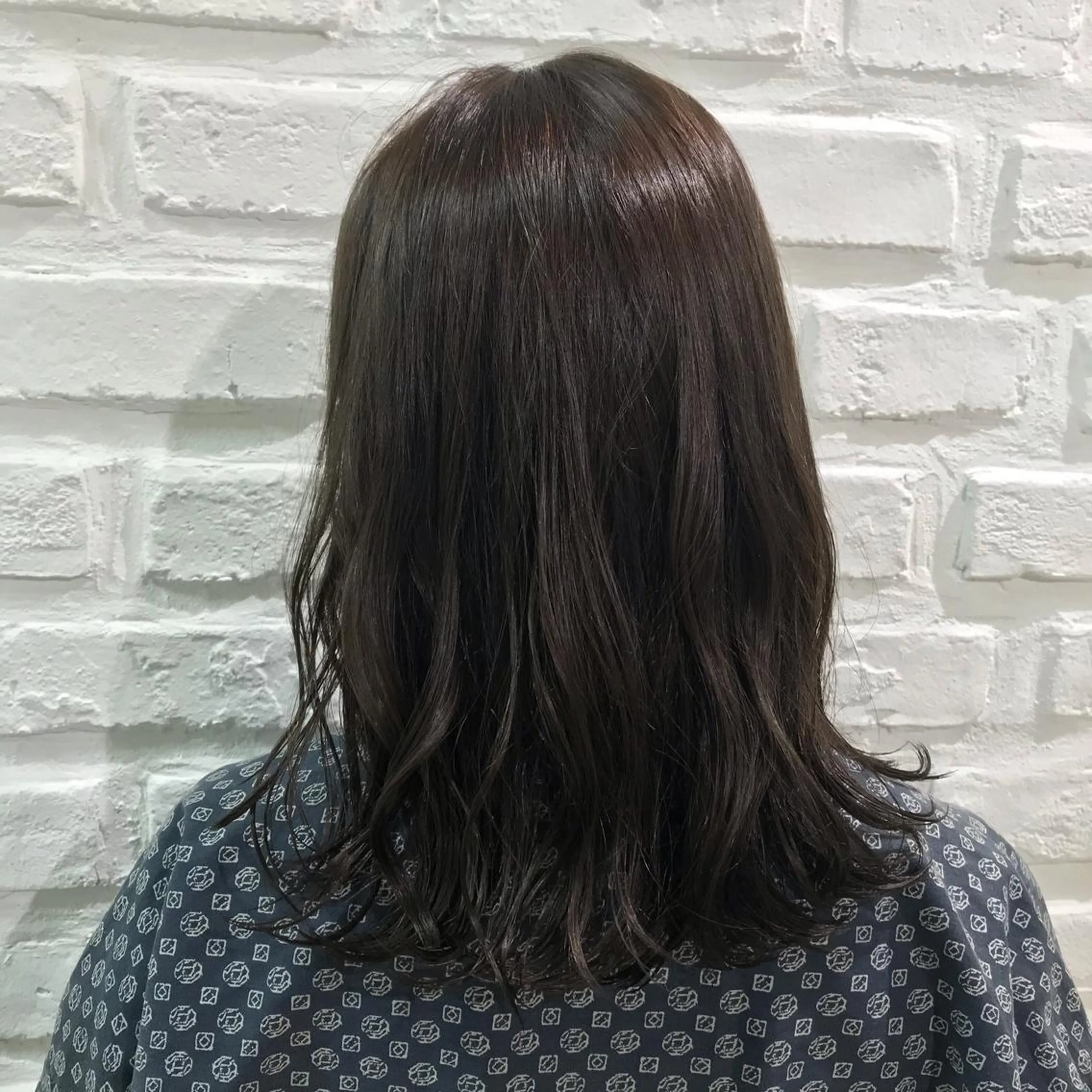 セミロング カラー アッシュ 透明感カラー イルミナカラー オリーブアッシュ カット ヘアカラー トリートメント 暖色カラー💜 中山由梨のヘアスタイル