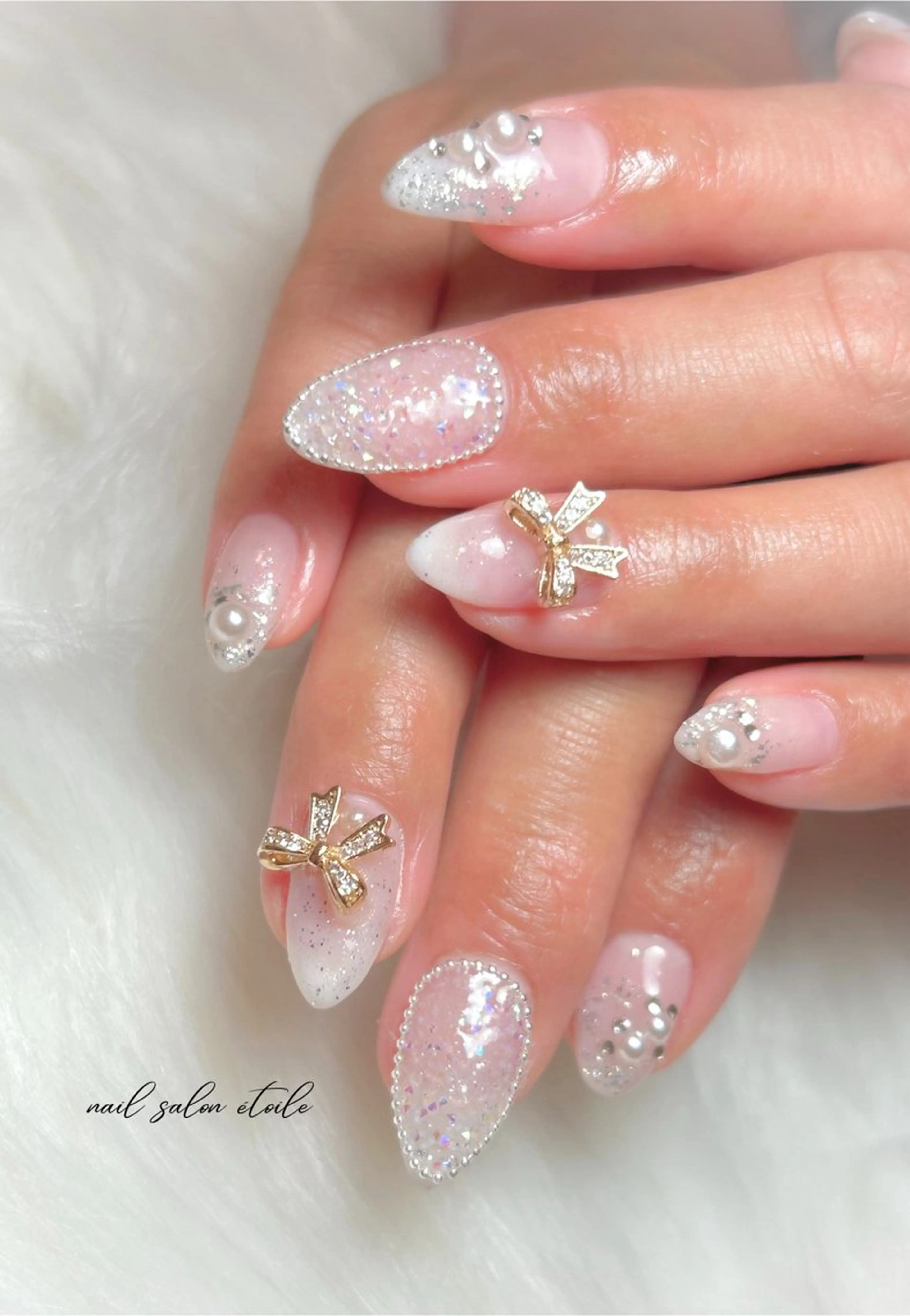 ネイル オーロラネイル ゴールド ピンク リボン ハンドネイル nail salon étoileのネイルデザイン
