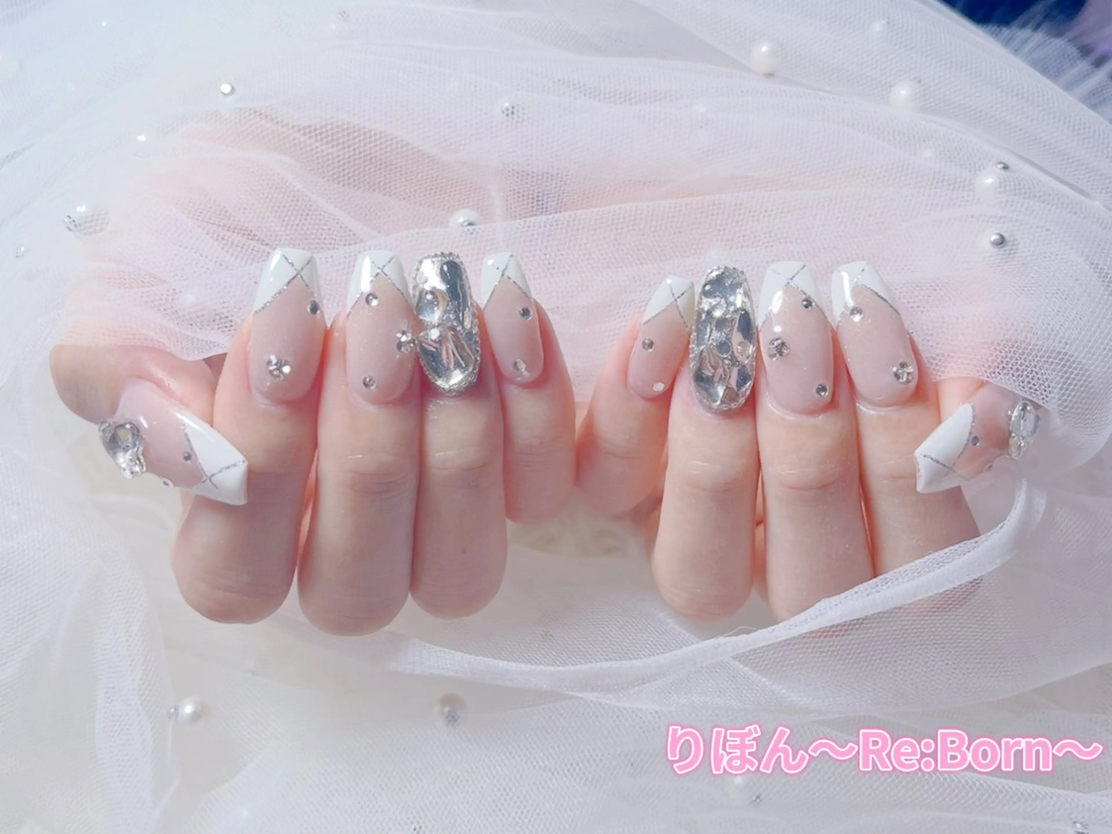 ミディアム 韓国風ヘア ハンドネイル りぼん Re:Bonrのネイルデザイン