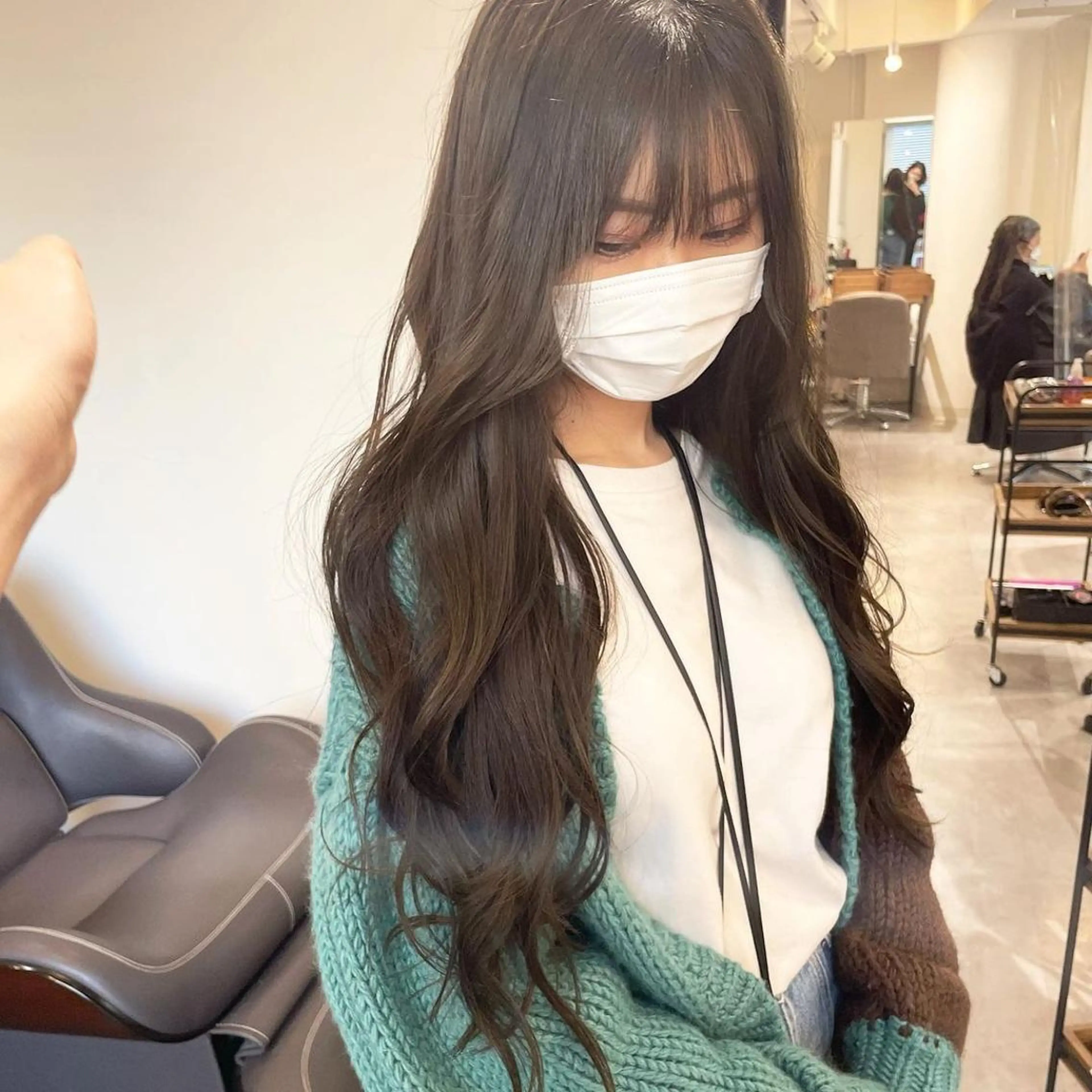 ロング カラー ベージュカラー 黒髪 ブリーチ ブルーカラー ブルーブラック ブリーチ、髪質改善 Noe心斎橋店のヘアスタイル