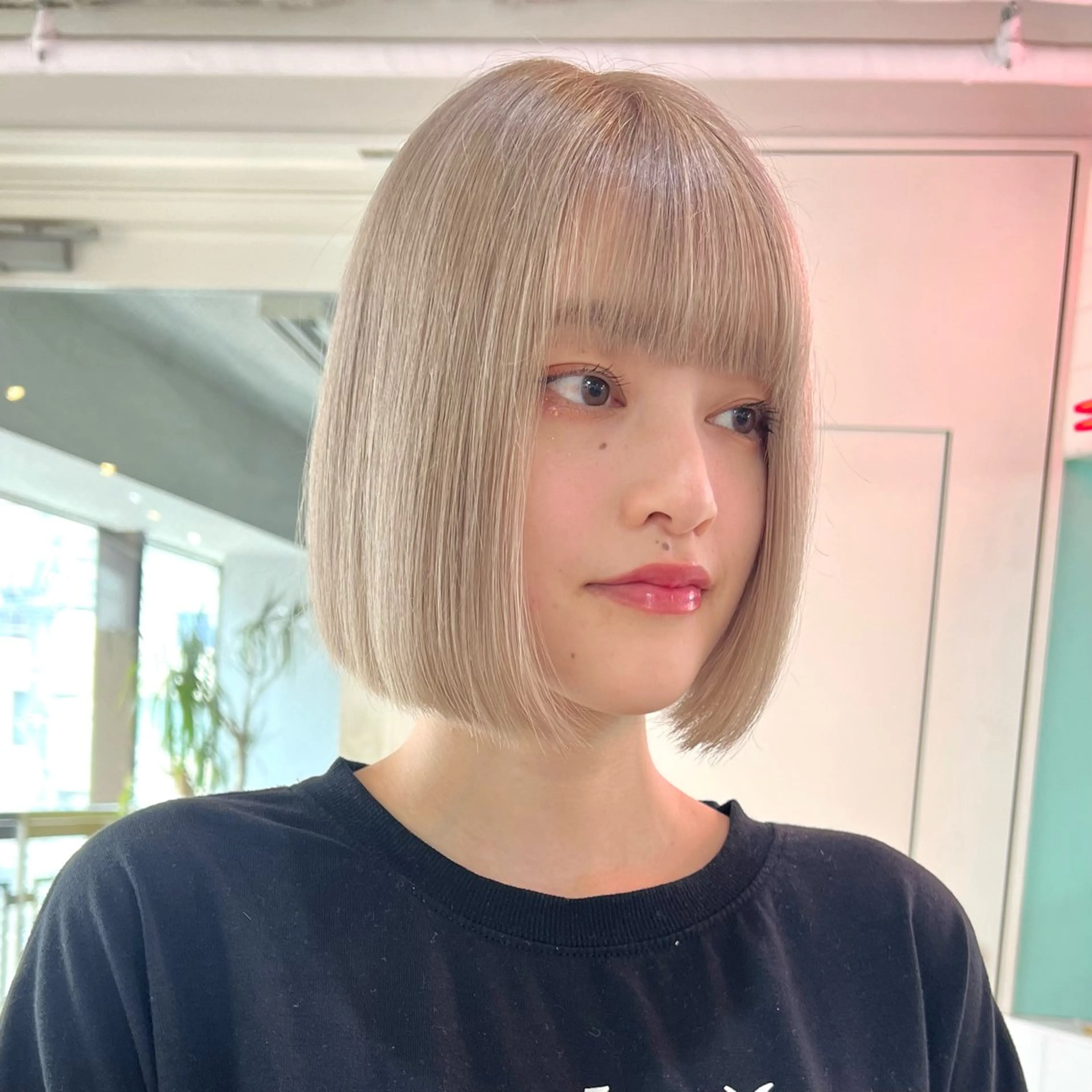 ショート カラー パーマ ヘアアレンジ カット ヘアカラー 🧨ブリーチー×ボブ レイヤー💎じゅえるのヘアスタイル