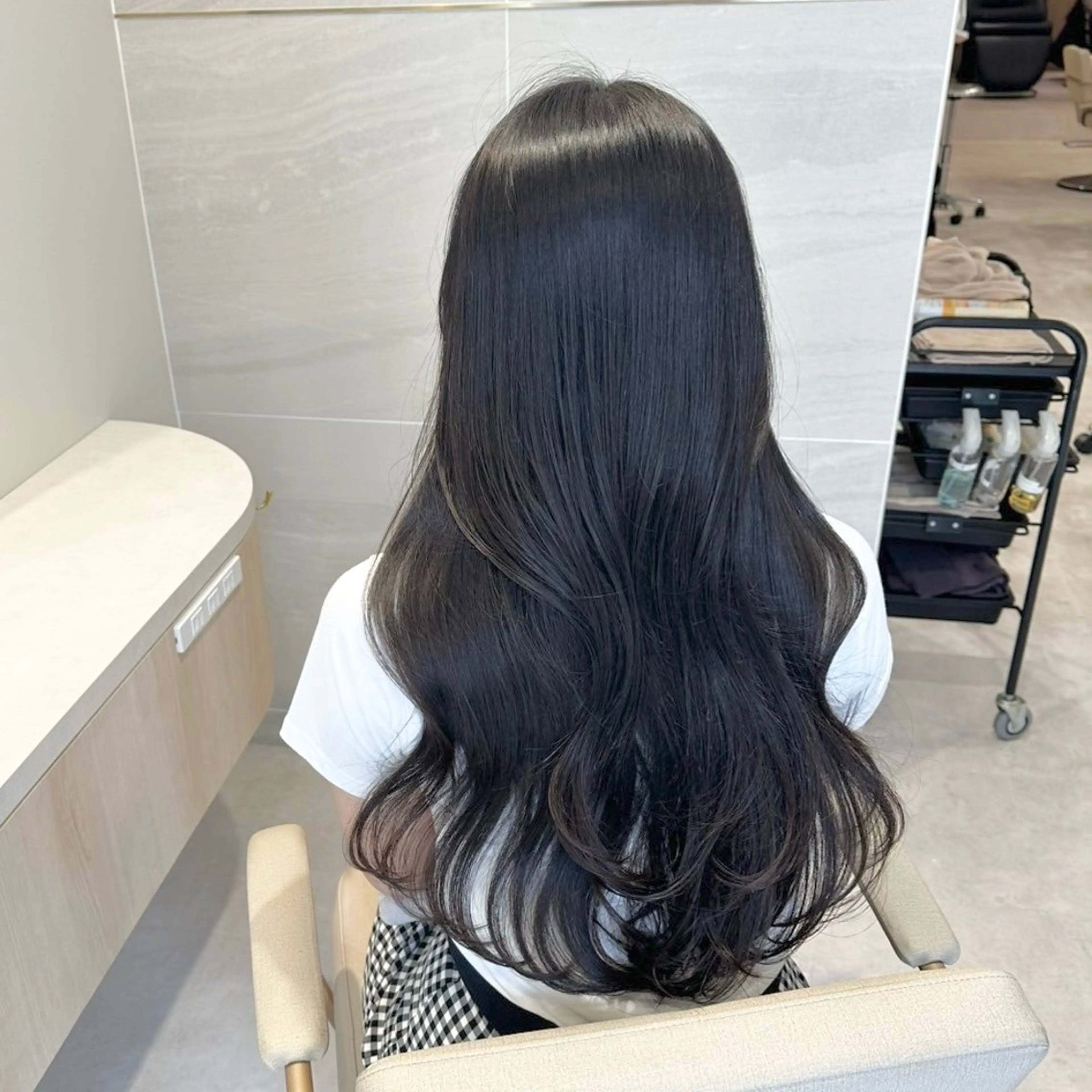 ロング カラー 黒髪 ブルーカラー ブルーブラック イルミナカラー 髪質改善 カット ヘアカラー トリートメント ブリーチなしダブル カラー🧸🐺陽介のヘアスタイル