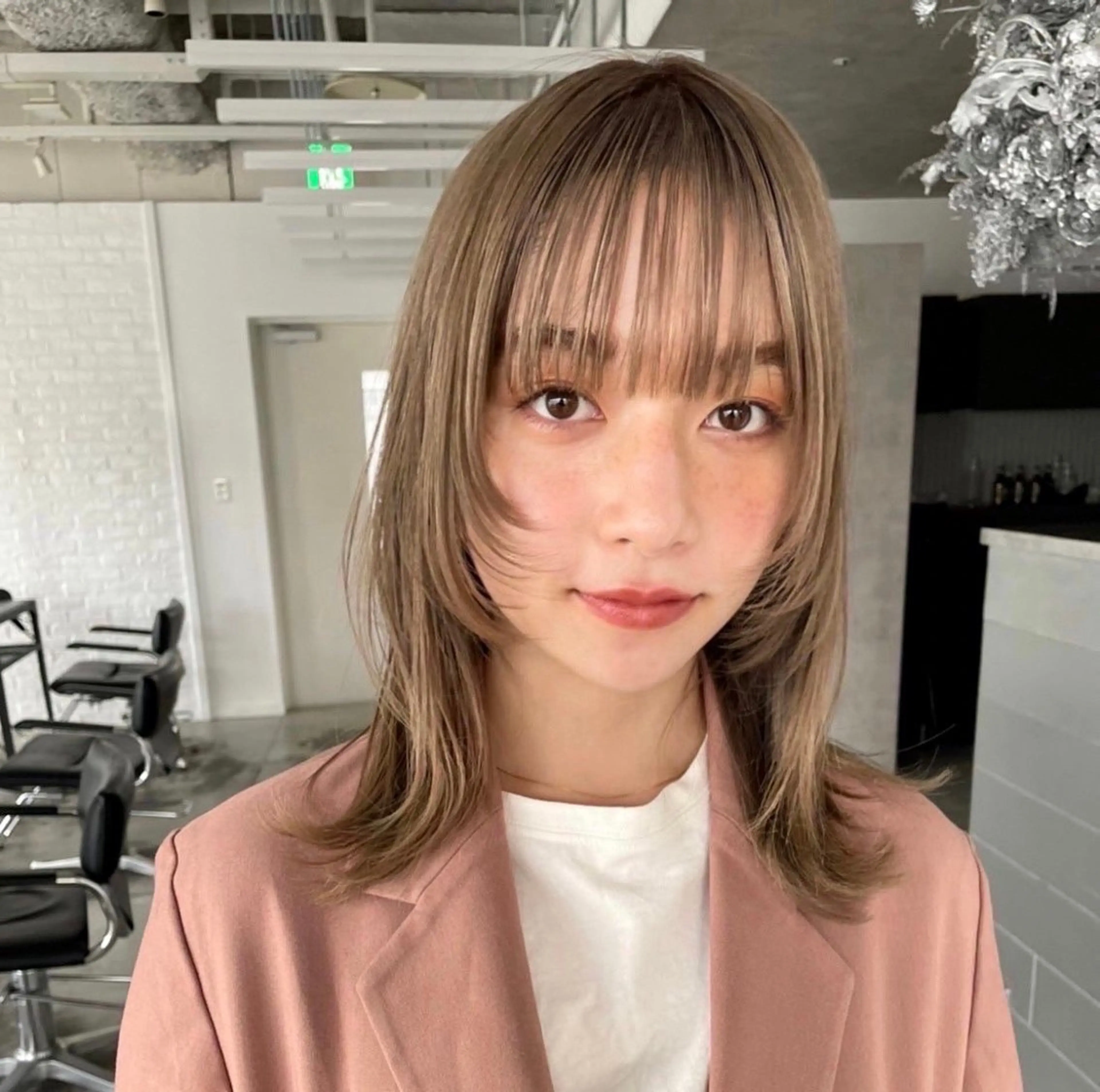 🪼20時15分～限定🪼ミディアムレイヤーカット＋1stepトリートメントの写真