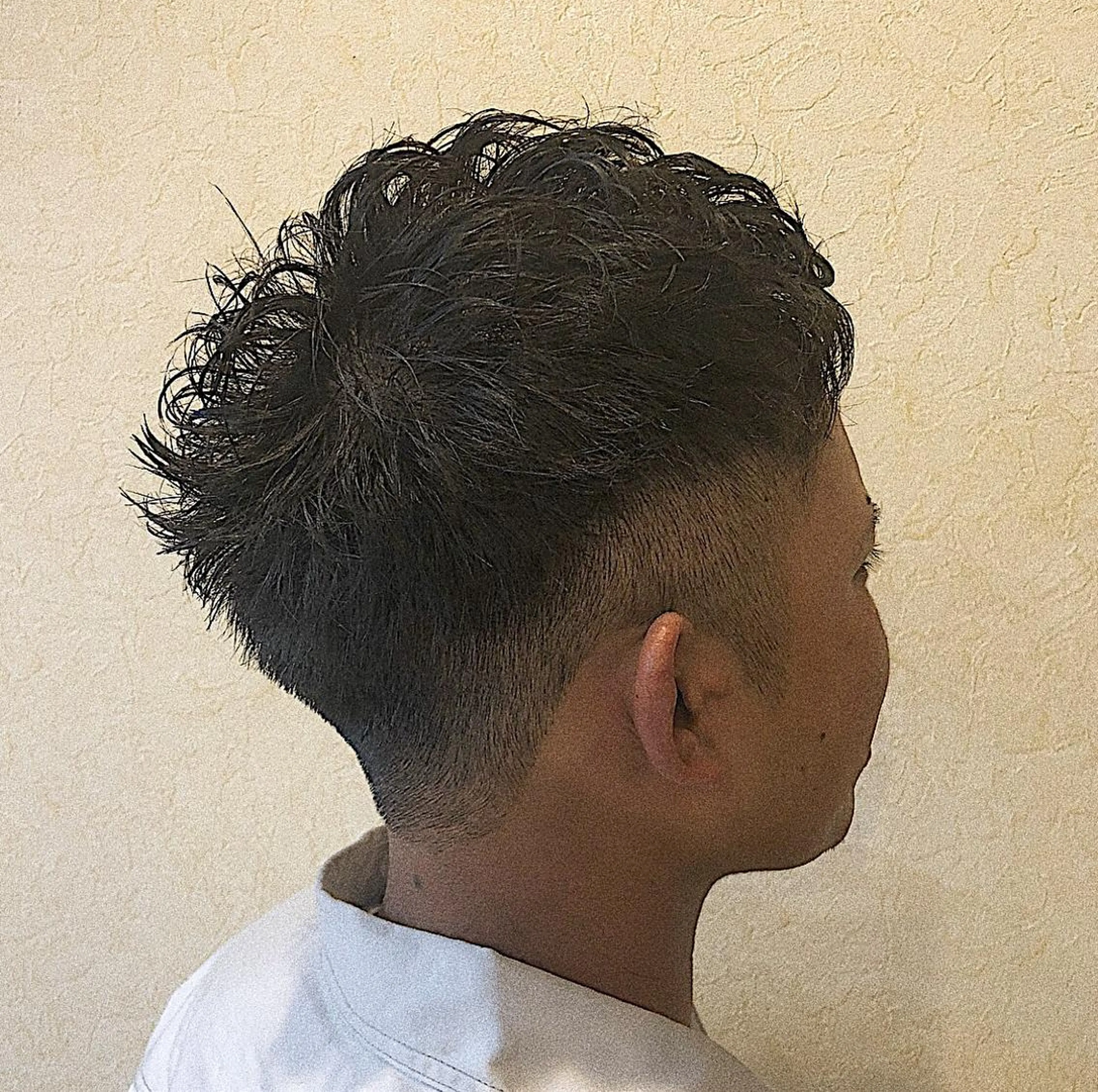 ショート メンズ メンズパーマ 刈り上げ くせ毛 ショートヘア ブルームーン所属・モリタ ミツキのヘアスタイル