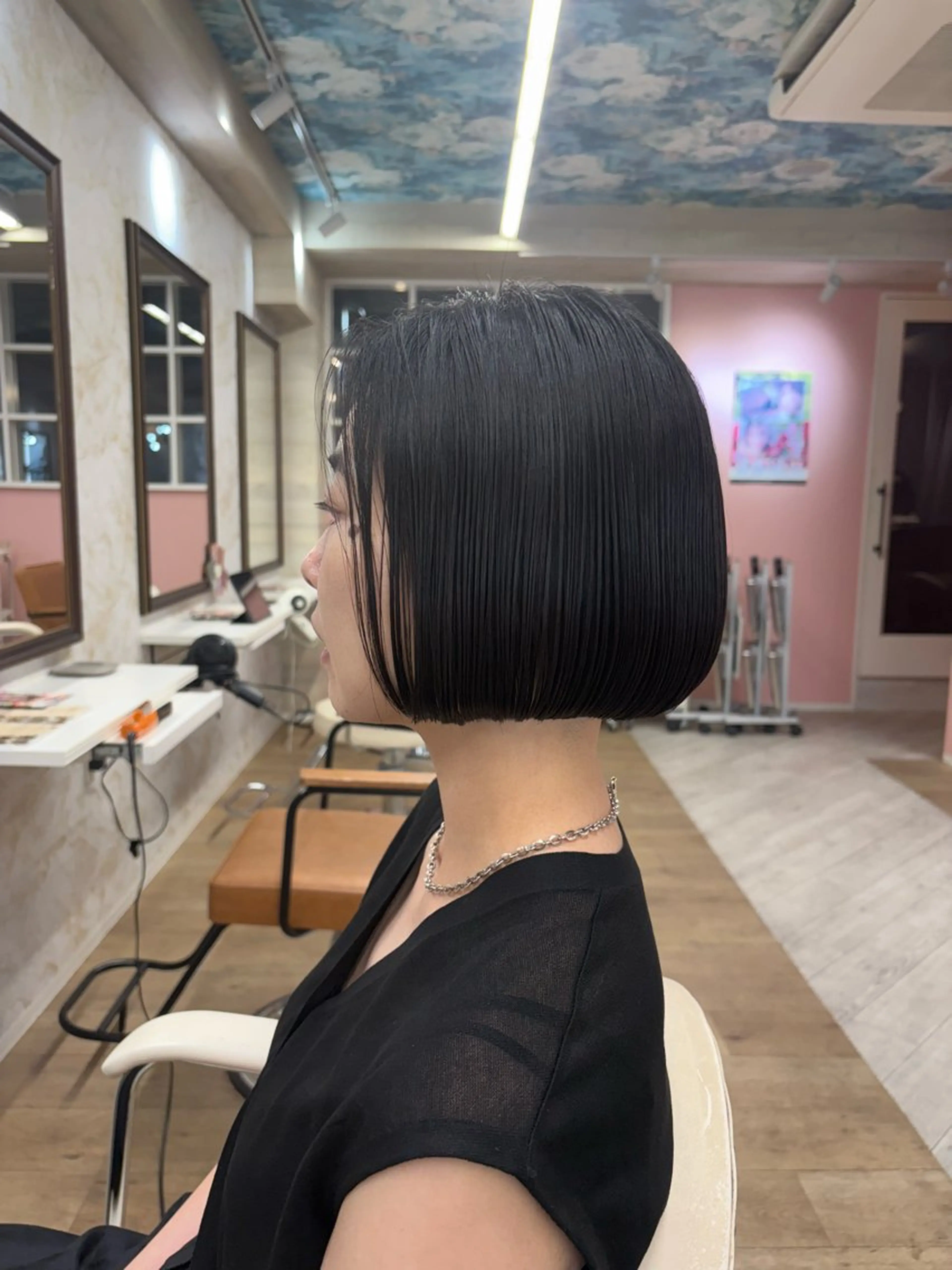 ショート ボブ 小顔カット カット 津村 慶のヘアスタイル