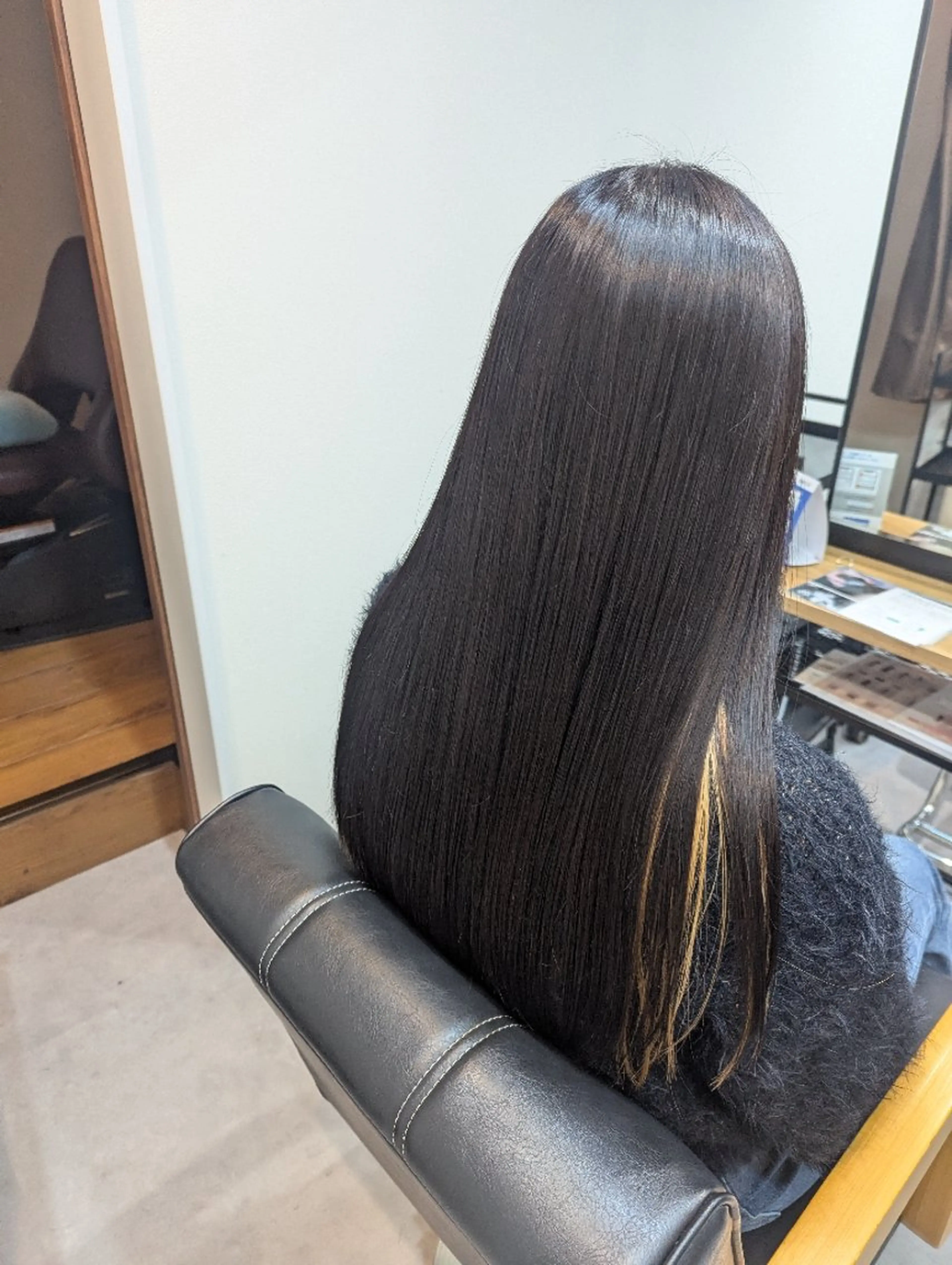 カラー ロング ブラウンカラー チョコレートブラウン 23(土)のみ　平日 限定スパ受付可能🉑のヘアスタイル