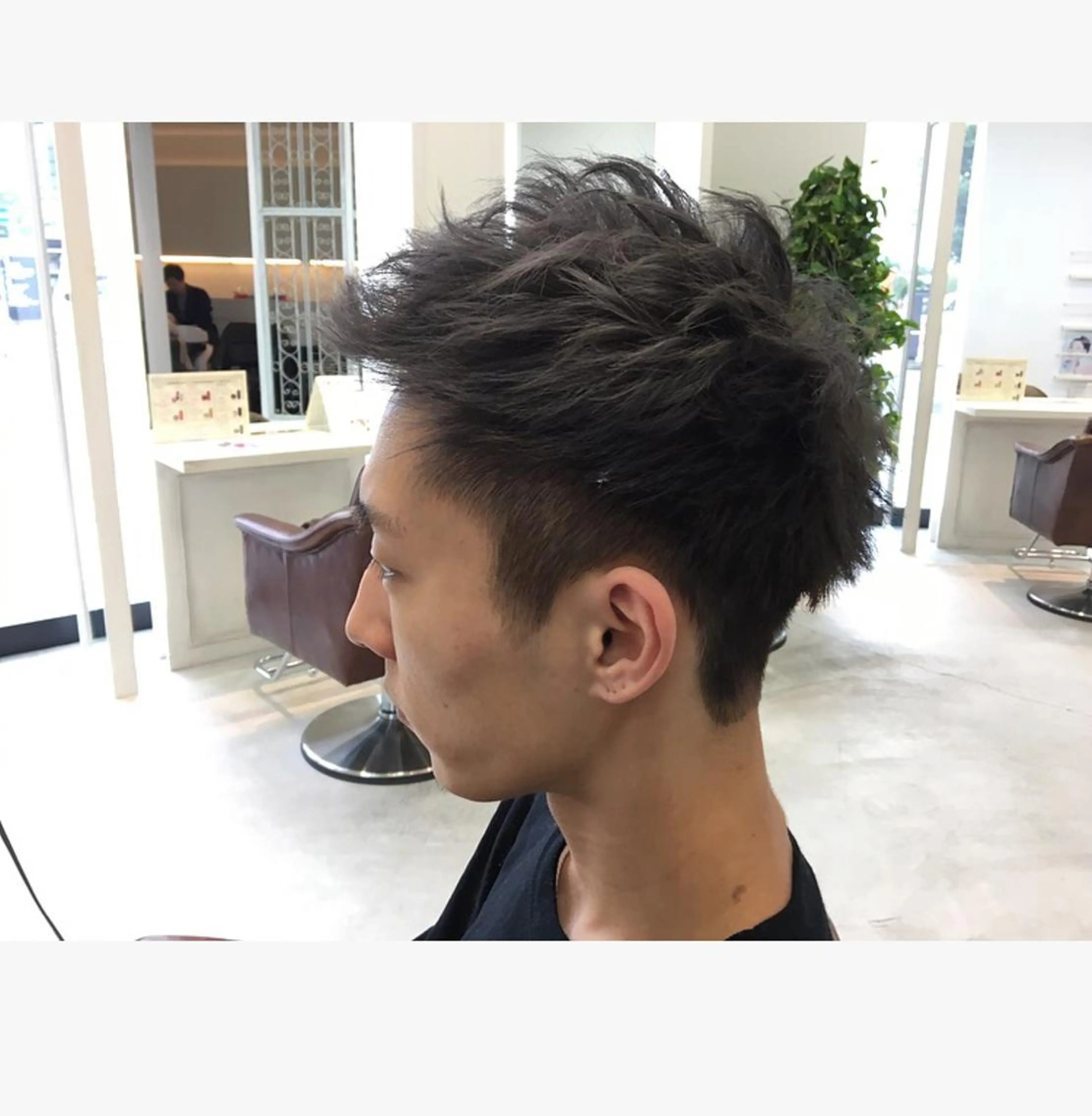 メンズ モヒカン 鈴木 翔梧のヘアスタイル