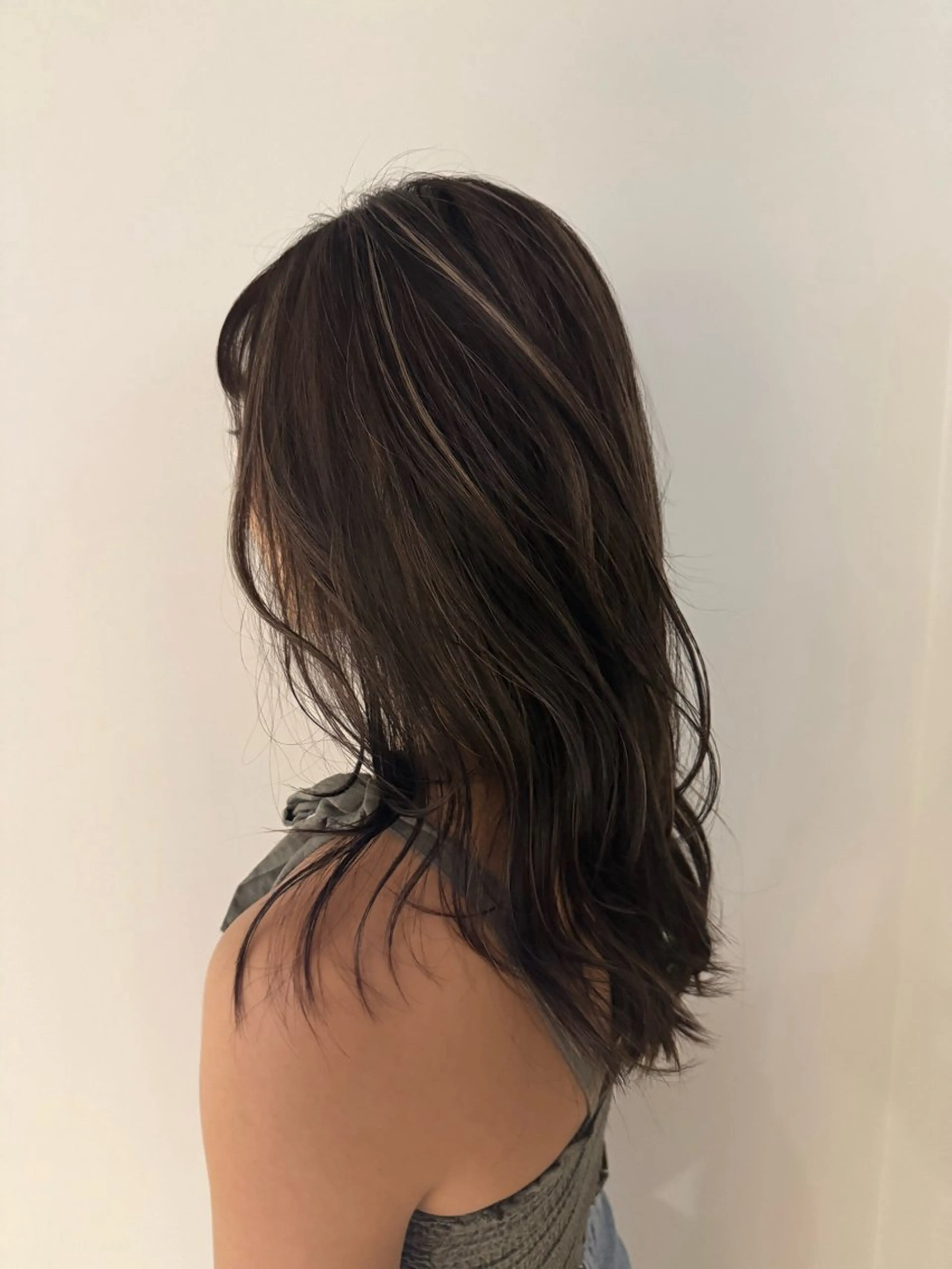 ロング ハイライト カット ヘアカラー さくらば ここのヘアスタイル