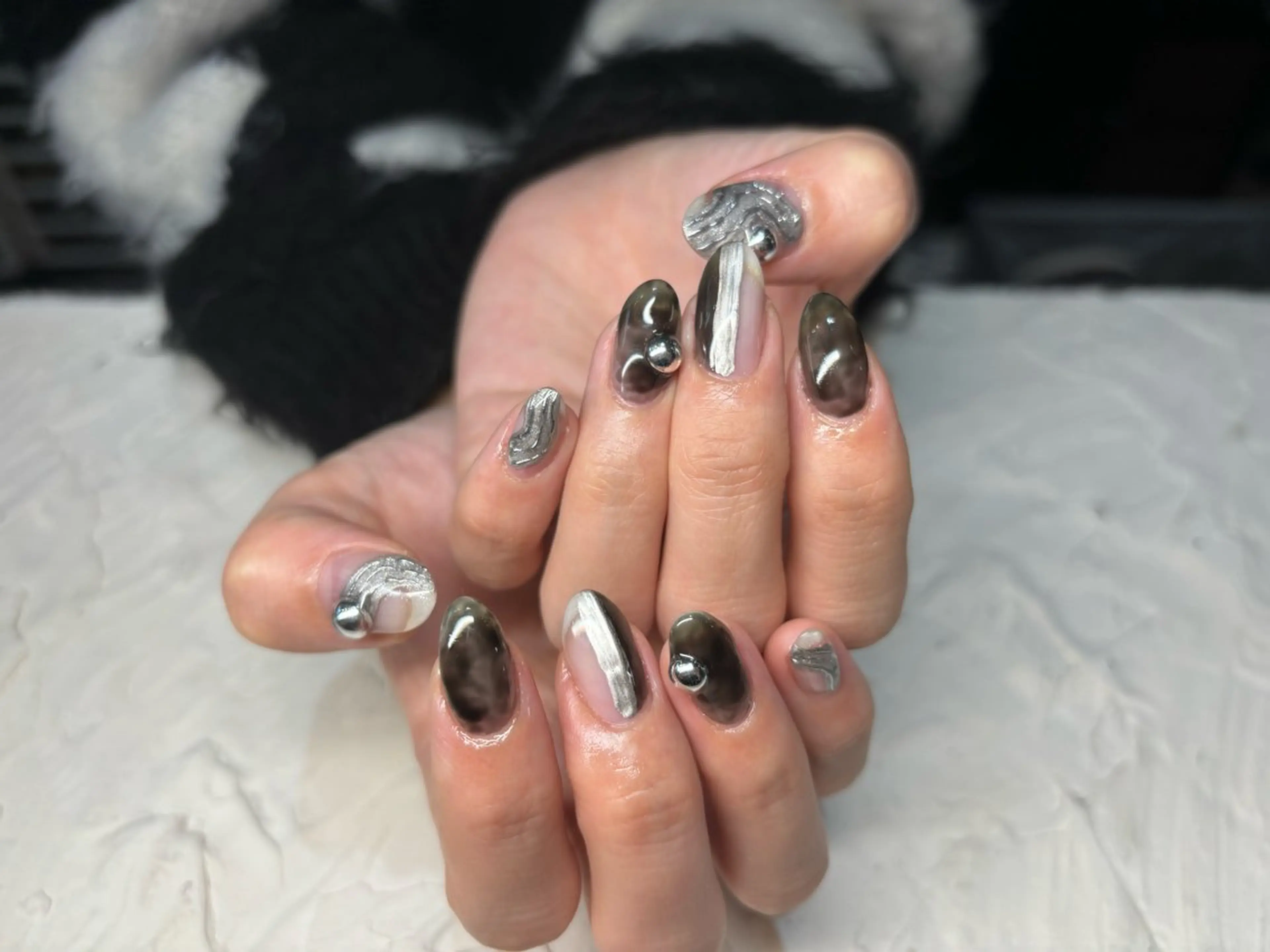 ネイル ニュアンスネイル シルバー HONOKA W 【深江橋店】のネイルデザイン