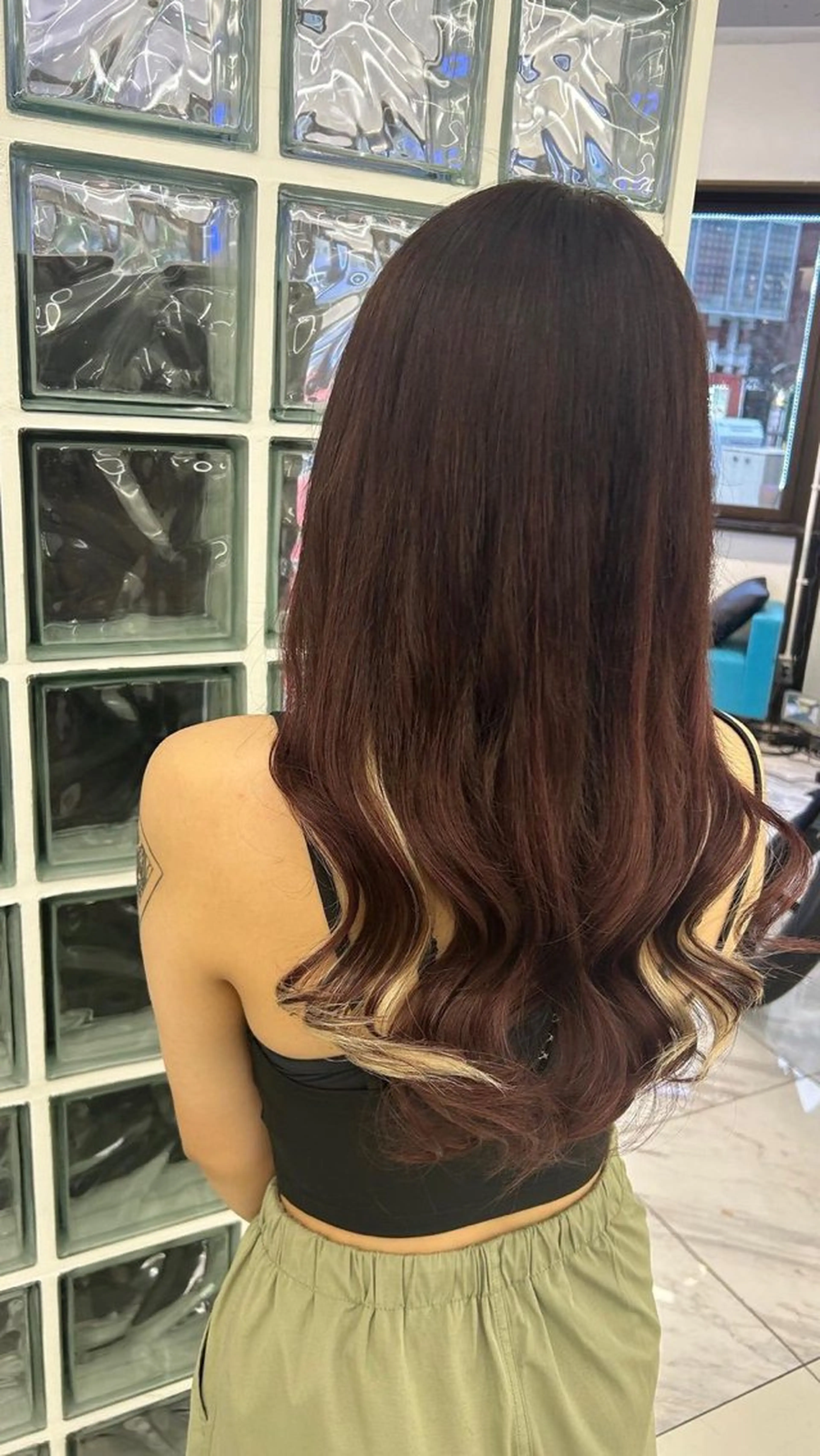 ロング ヘアカラー エクステ 中村 海星のヘアスタイル