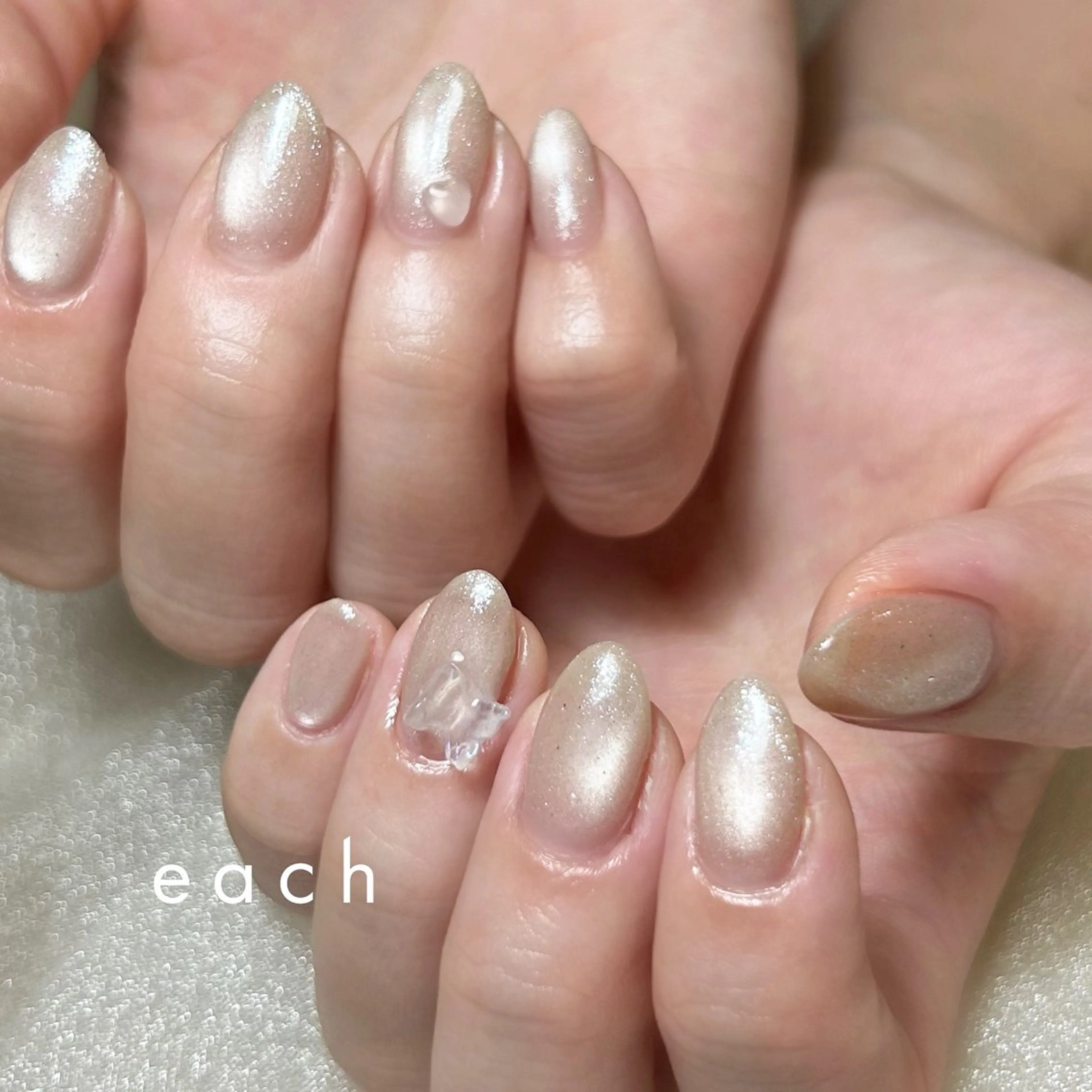 ネイル マグネットネイル ハンドネイル 𝒆𝒂𝒄𝒉 kanako 🕊のネイルデザイン