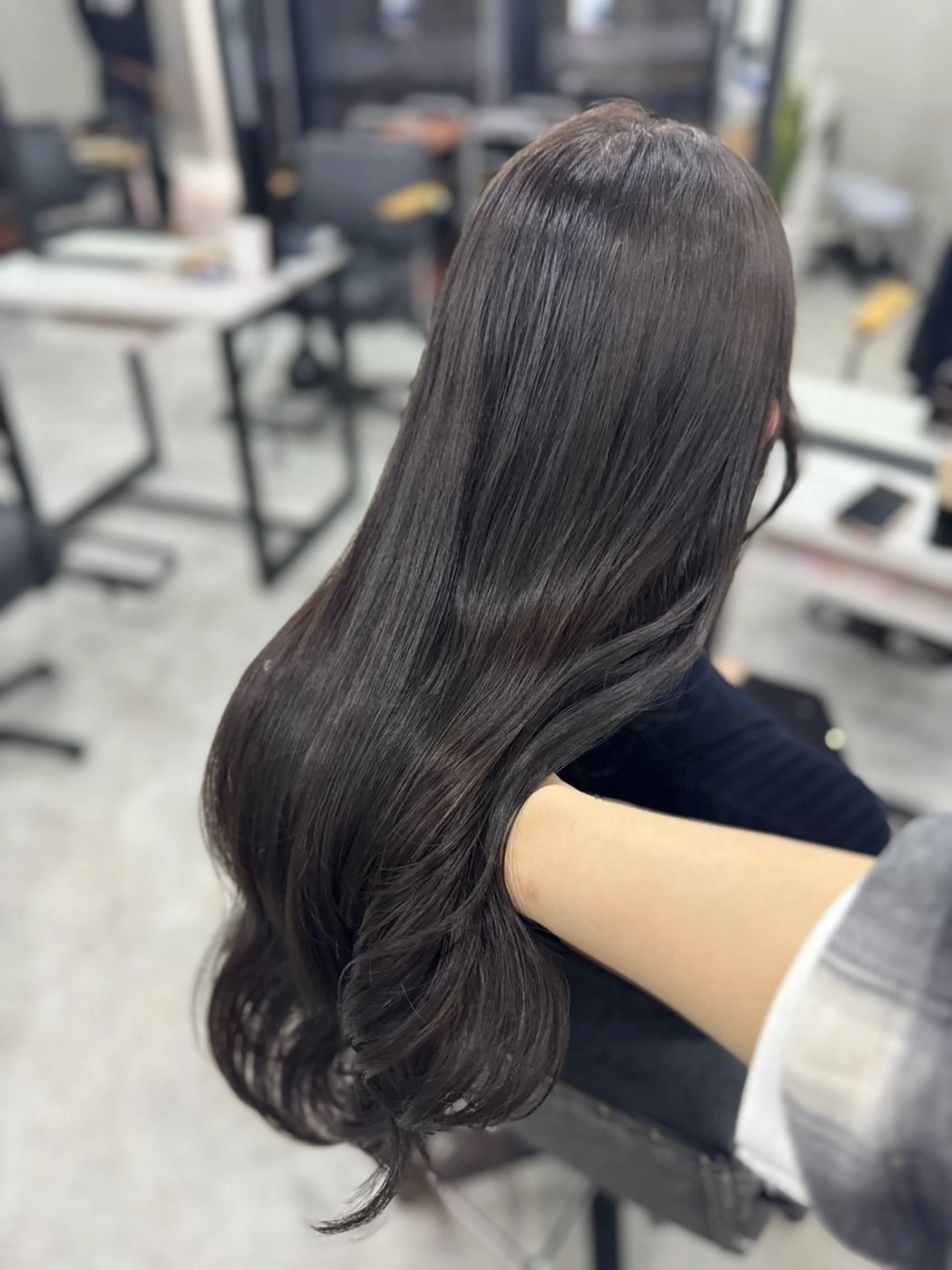 ロング カラー アッシュ アッシュブラウン ベージュカラー 黒髪 ブリーチ カット ヘアカラー トリートメント 赤み無し柔らかカラー 【梅田】madokaのヘアスタイル