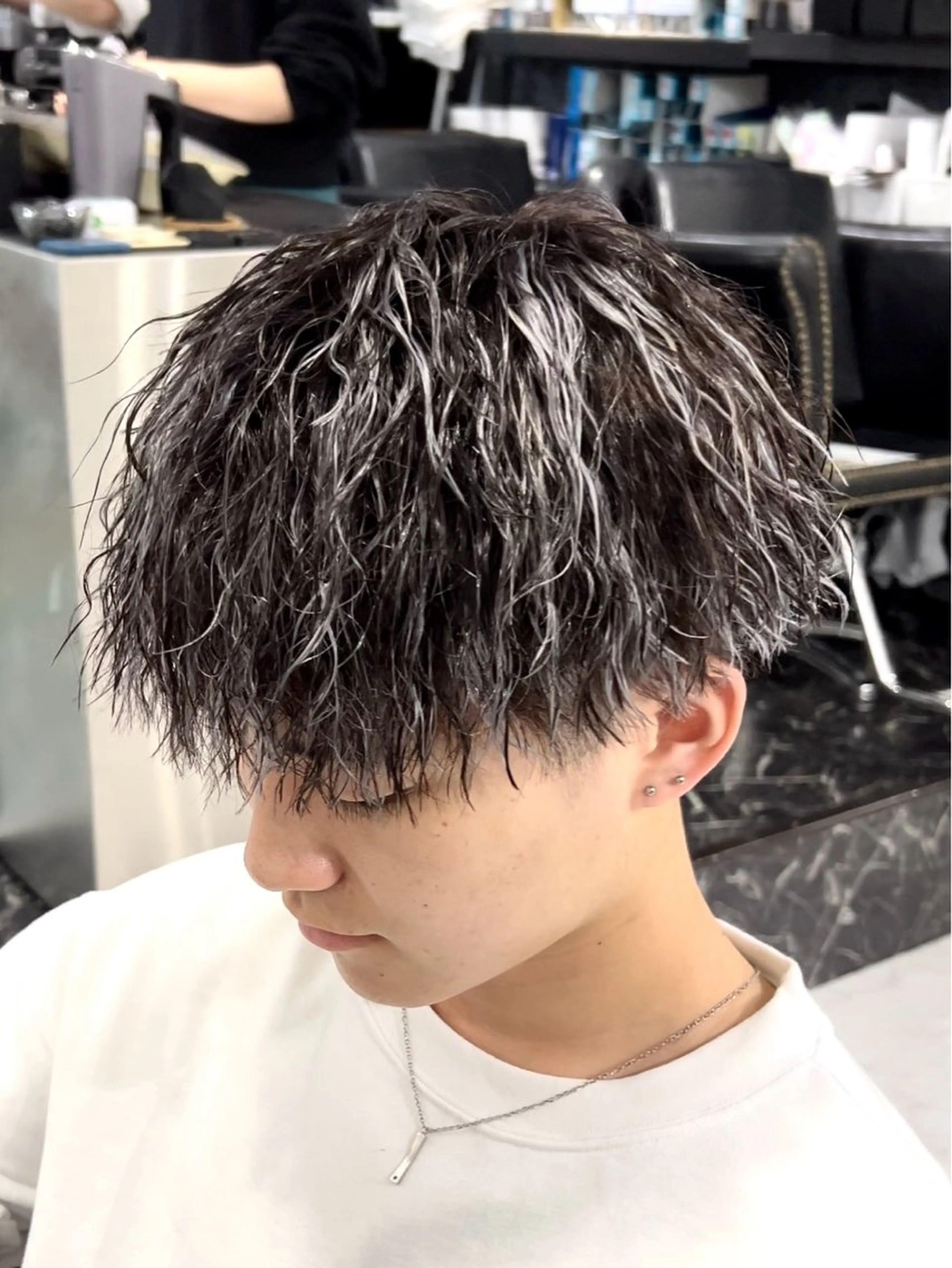 ショート カラー パーマ メンズ メンズブリーチ メンズメッシュ メンズパーマ ブリーチ メッシュ カット パーマ 飛田 楓信のヘアスタイル