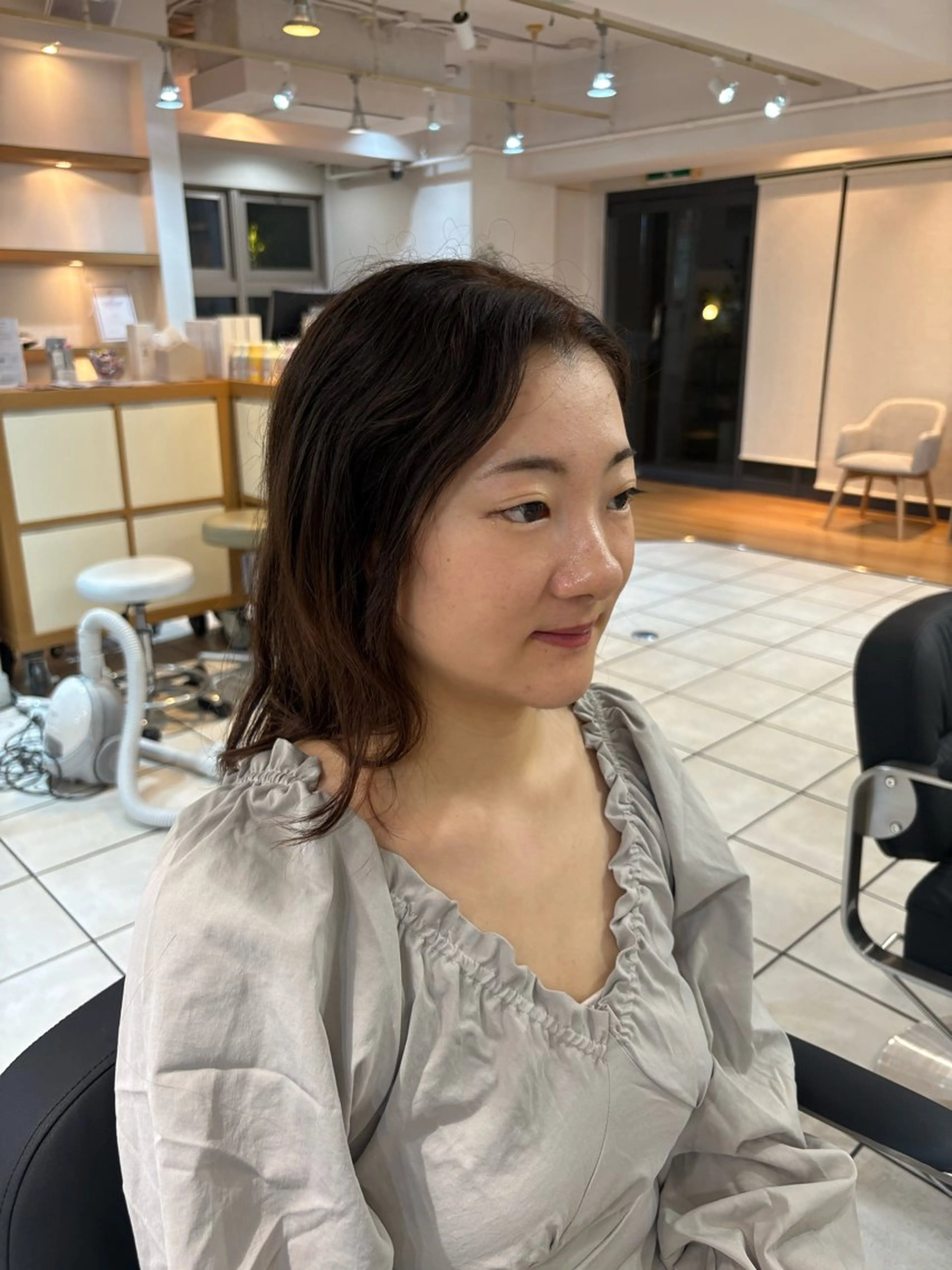 ミディアム カット insence glue所属・スタイリストデビュー 間近/小林眞澄のヘアスタイル