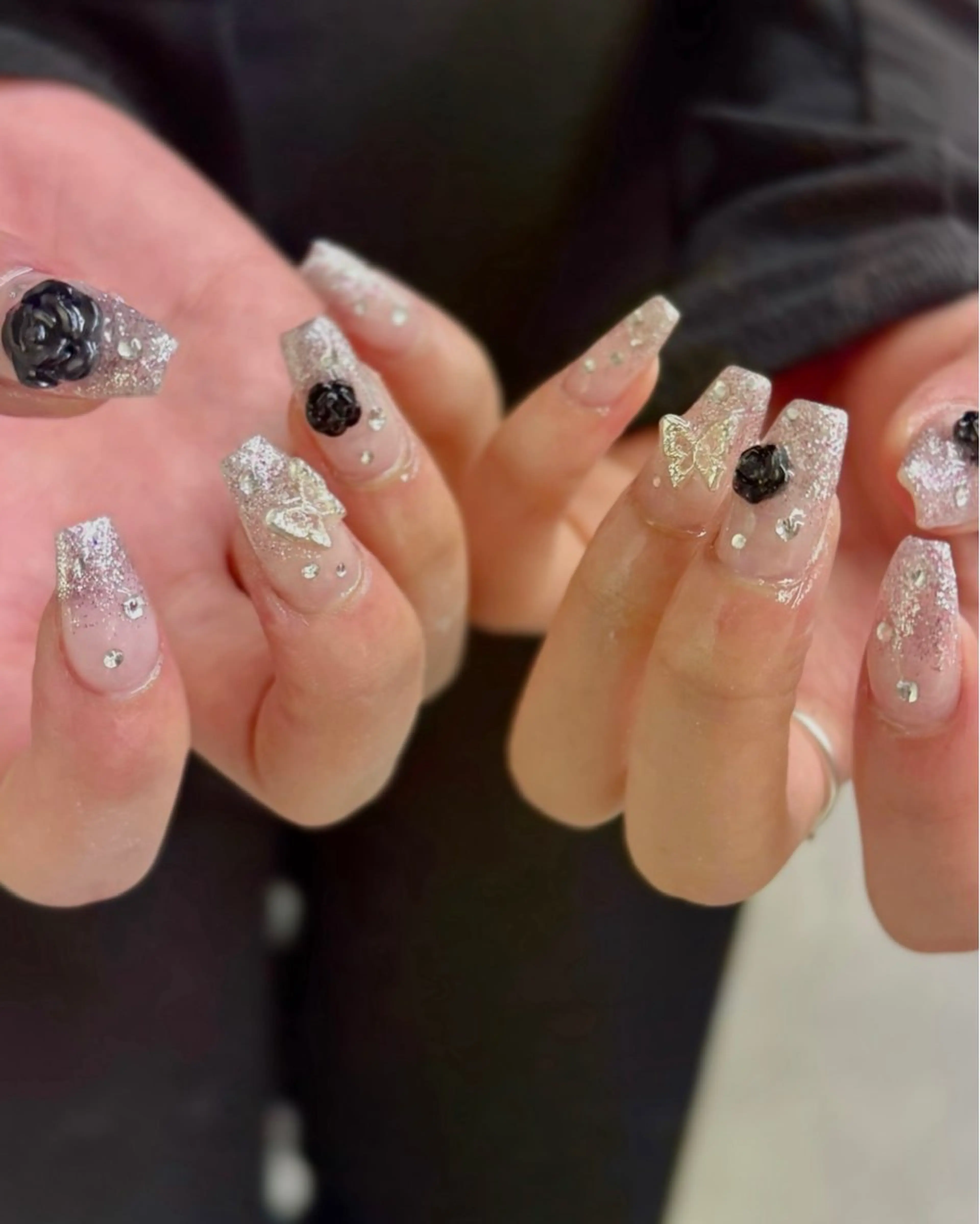 ネイル アートネイル フレンチネイル ジェルネイル ガーリー キラキラネイル ハンドネイル nailstudio eviz新宿店のネイルデザイン