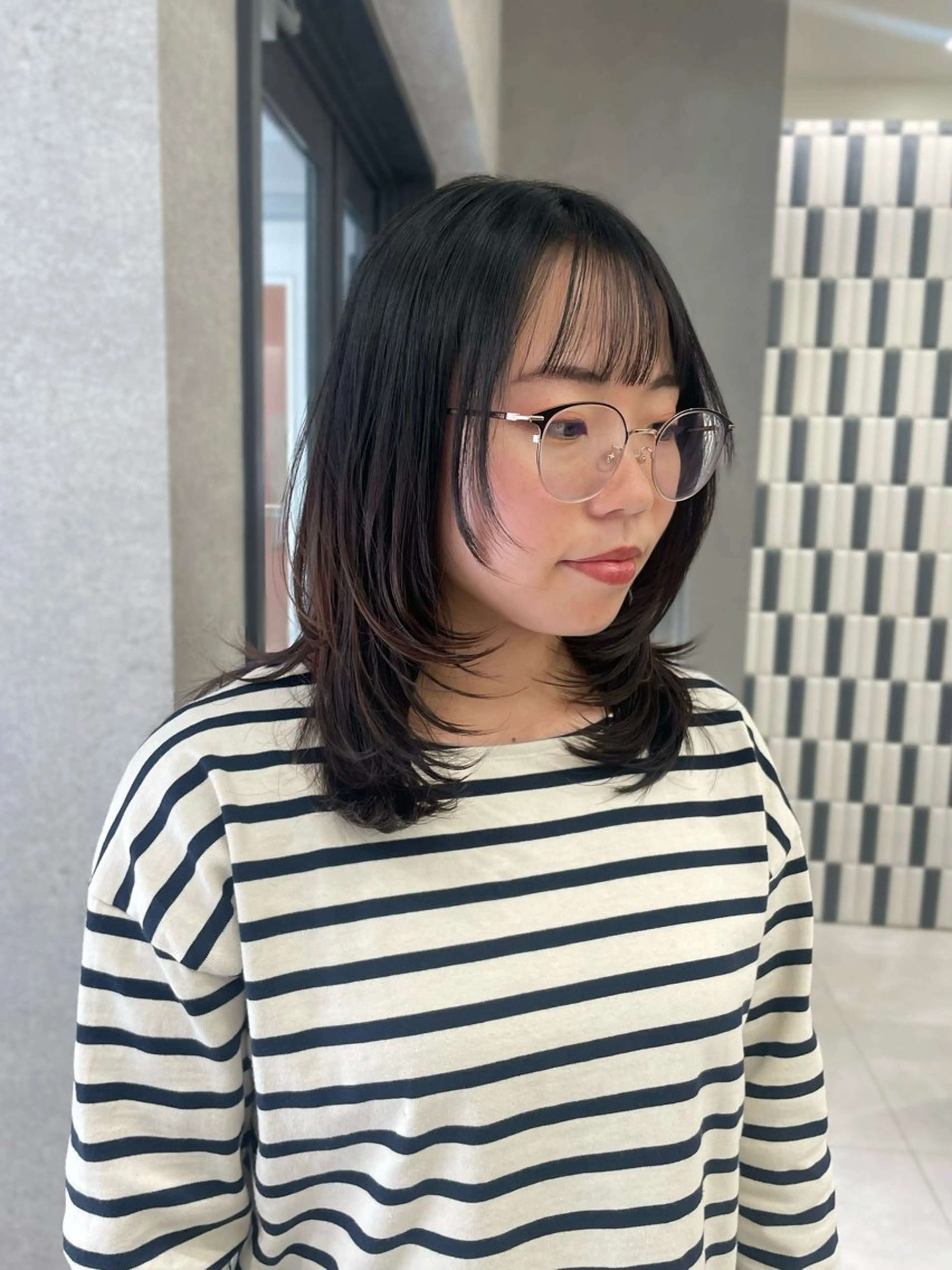 ミディアム ミディアムレイヤー レイヤーカット カット ヘアカラー 愛華 【geep】のヘアスタイル