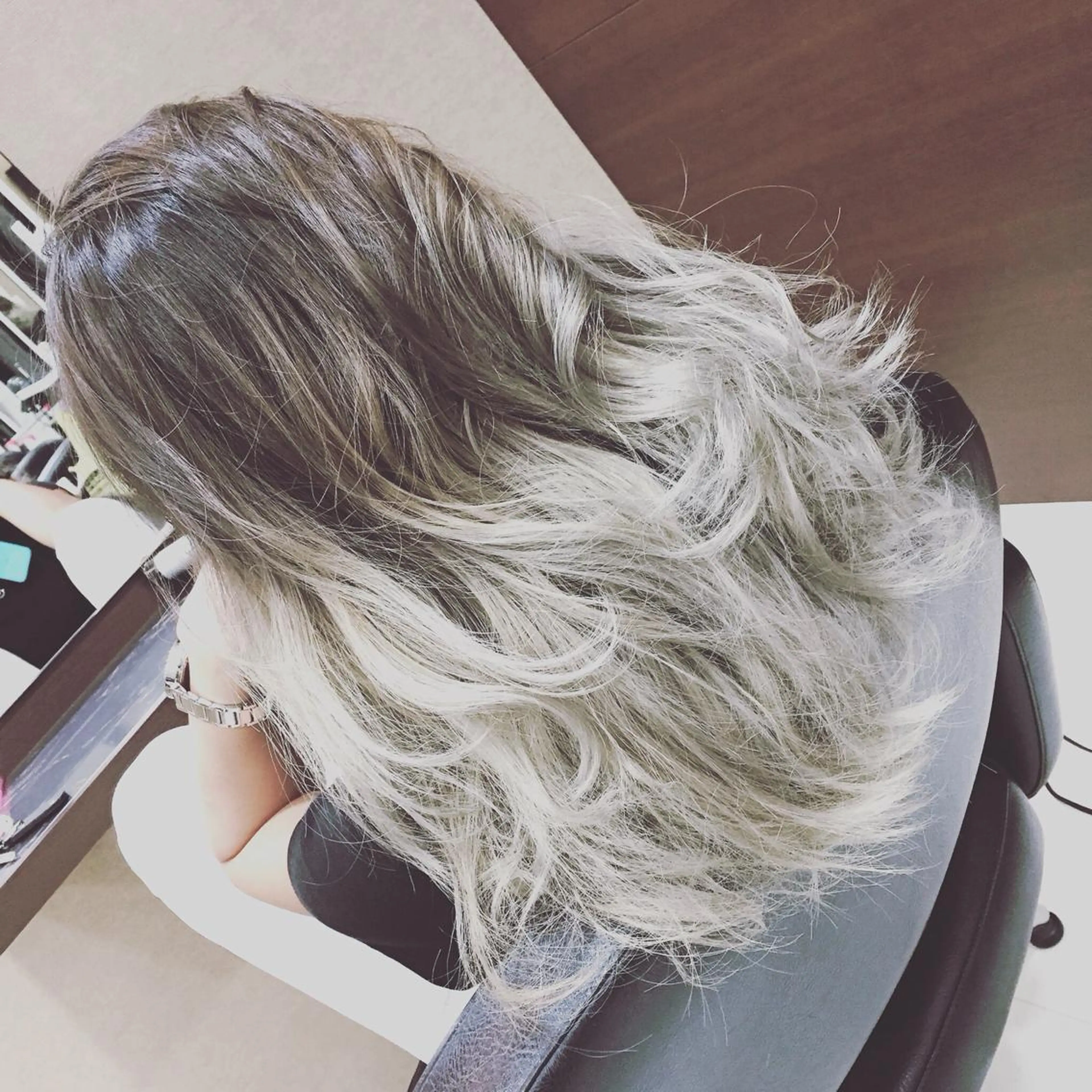 ロング カラー 浅川 実行のヘアスタイル
