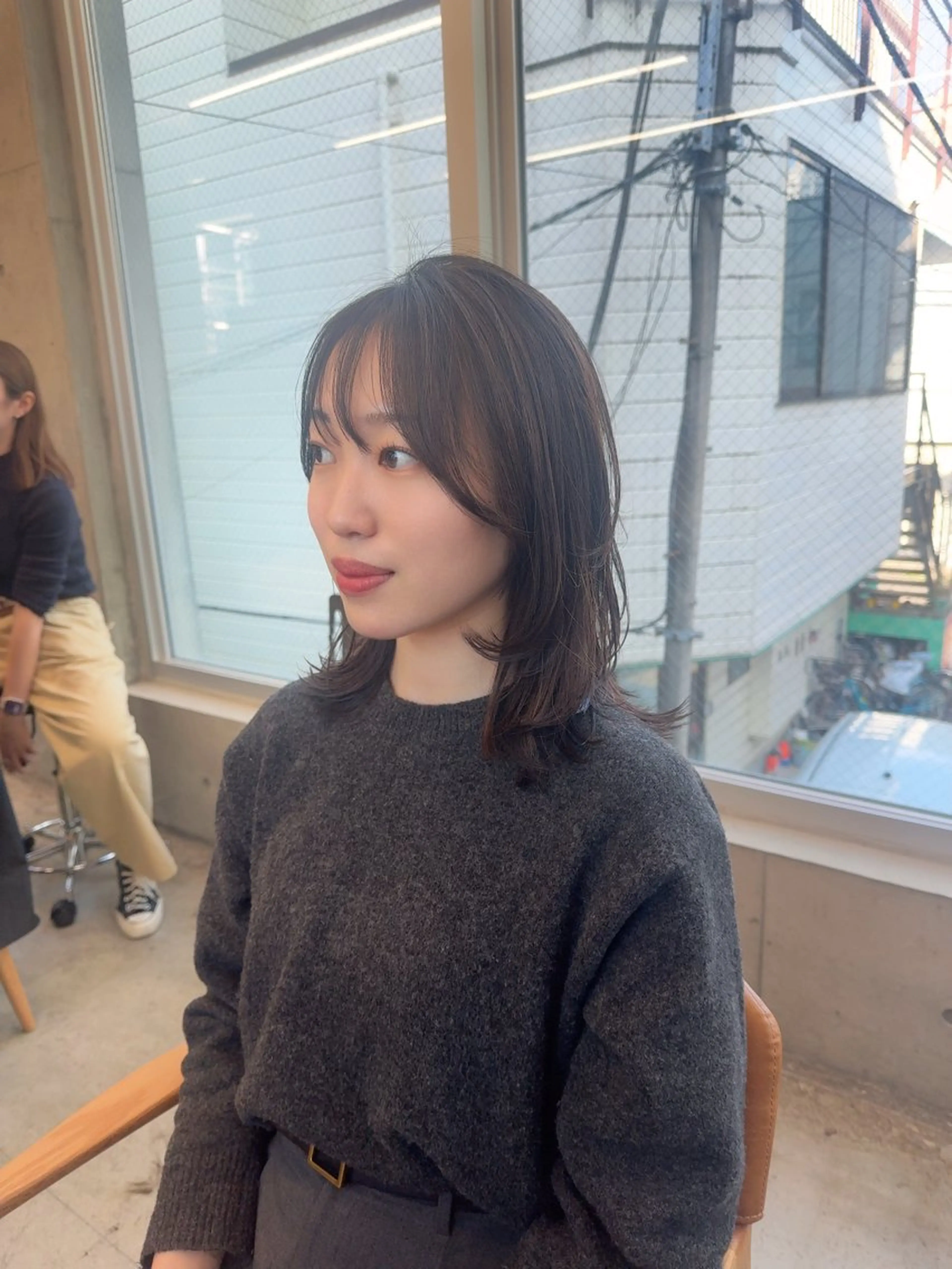 ミディアム カラー ミディアムレイヤー アッシュ ベージュカラー ブリーチ 透明感カラー カット ヘアカラー トリートメント 日本一丁寧なカット/ 小林輝🍀︎のヘアスタイル