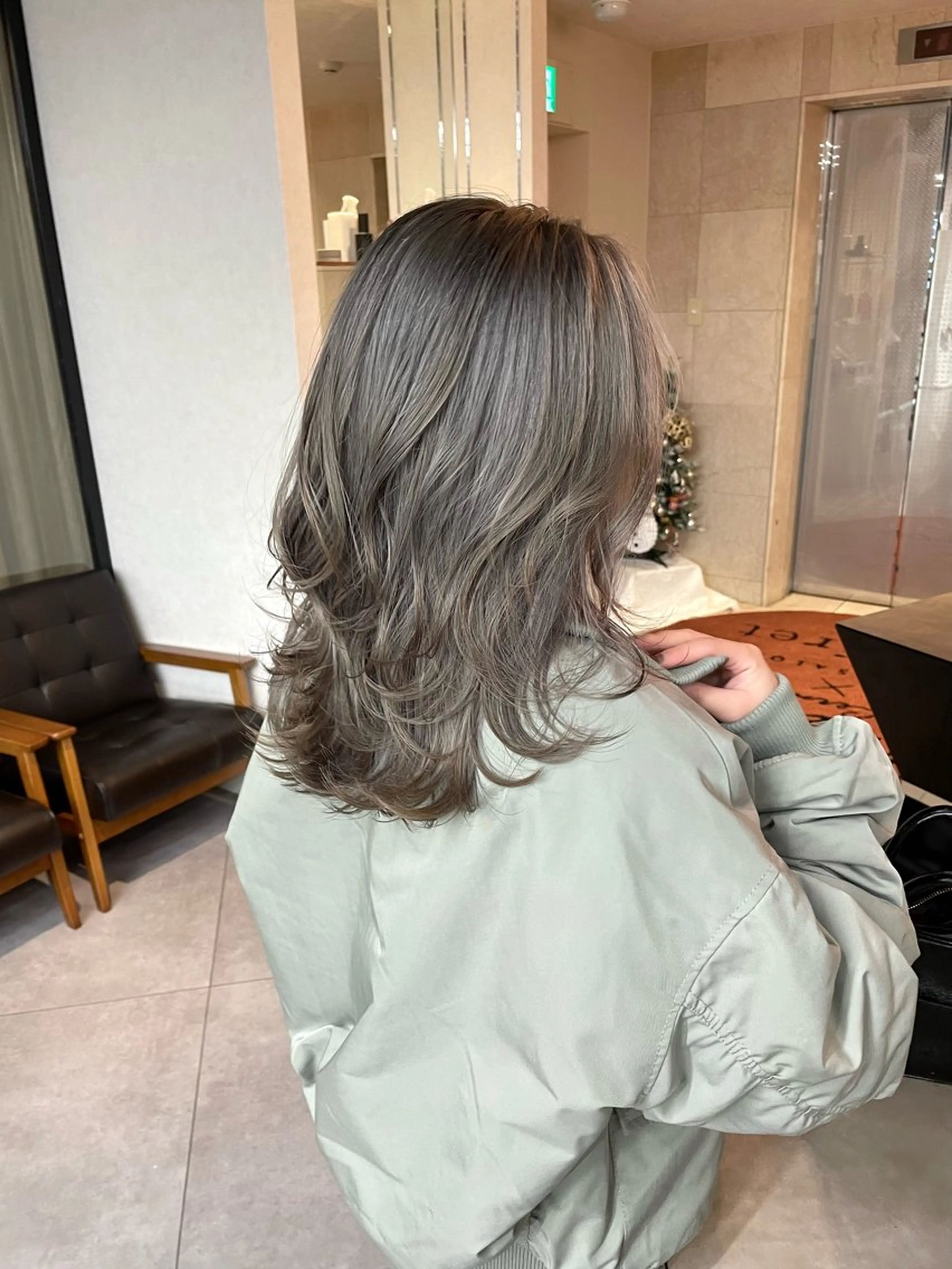 ロング カラー ブリーチ レイヤーカット カット ヘアカラー 🫧ミルクティーベー ジュ🫧門脇ゆう🎀のヘアスタイル