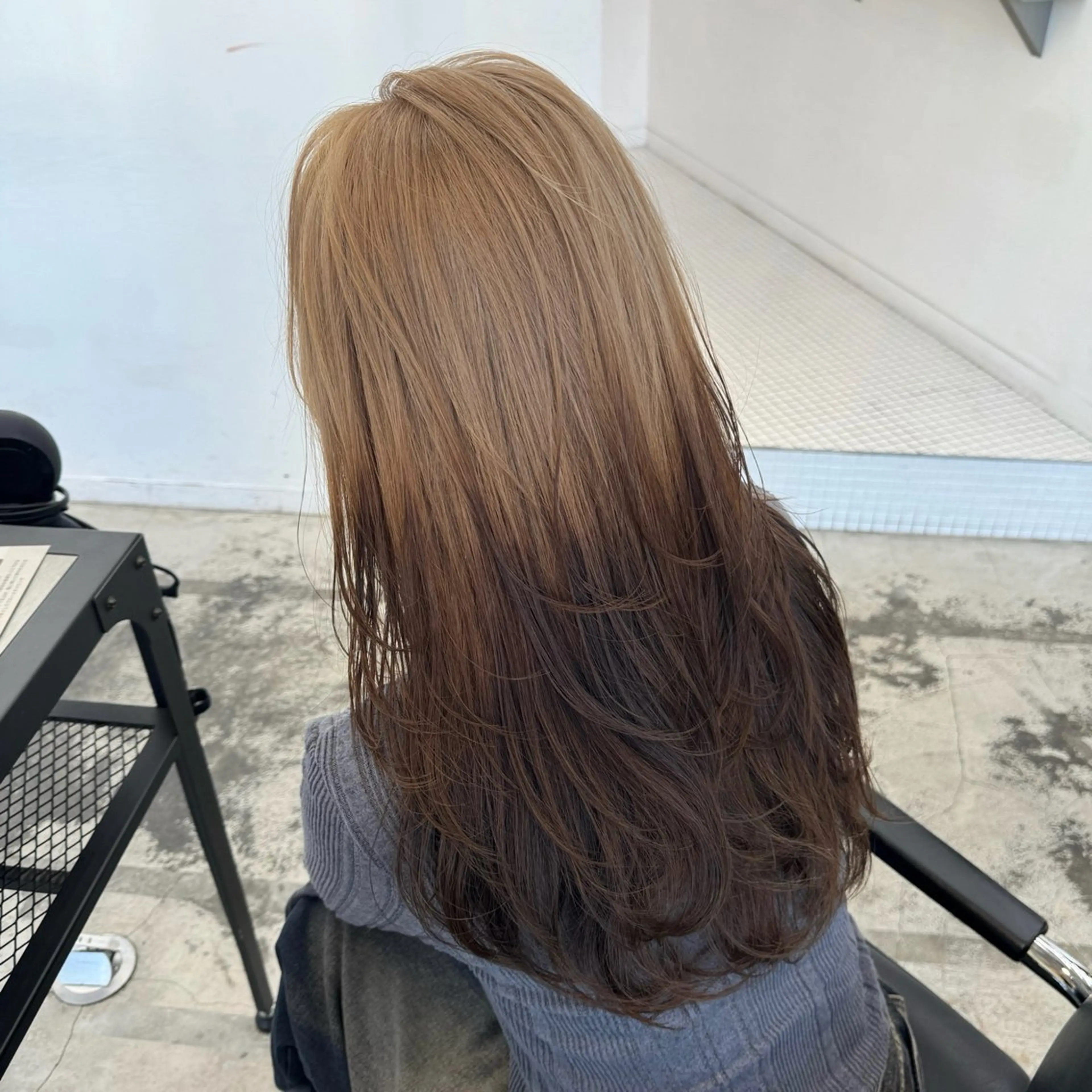 ロング カラー レイヤーカット カット ヘアカラー トリートメント 🌼動き×透明感🩵 ハイトーン/ナナのヘアスタイル