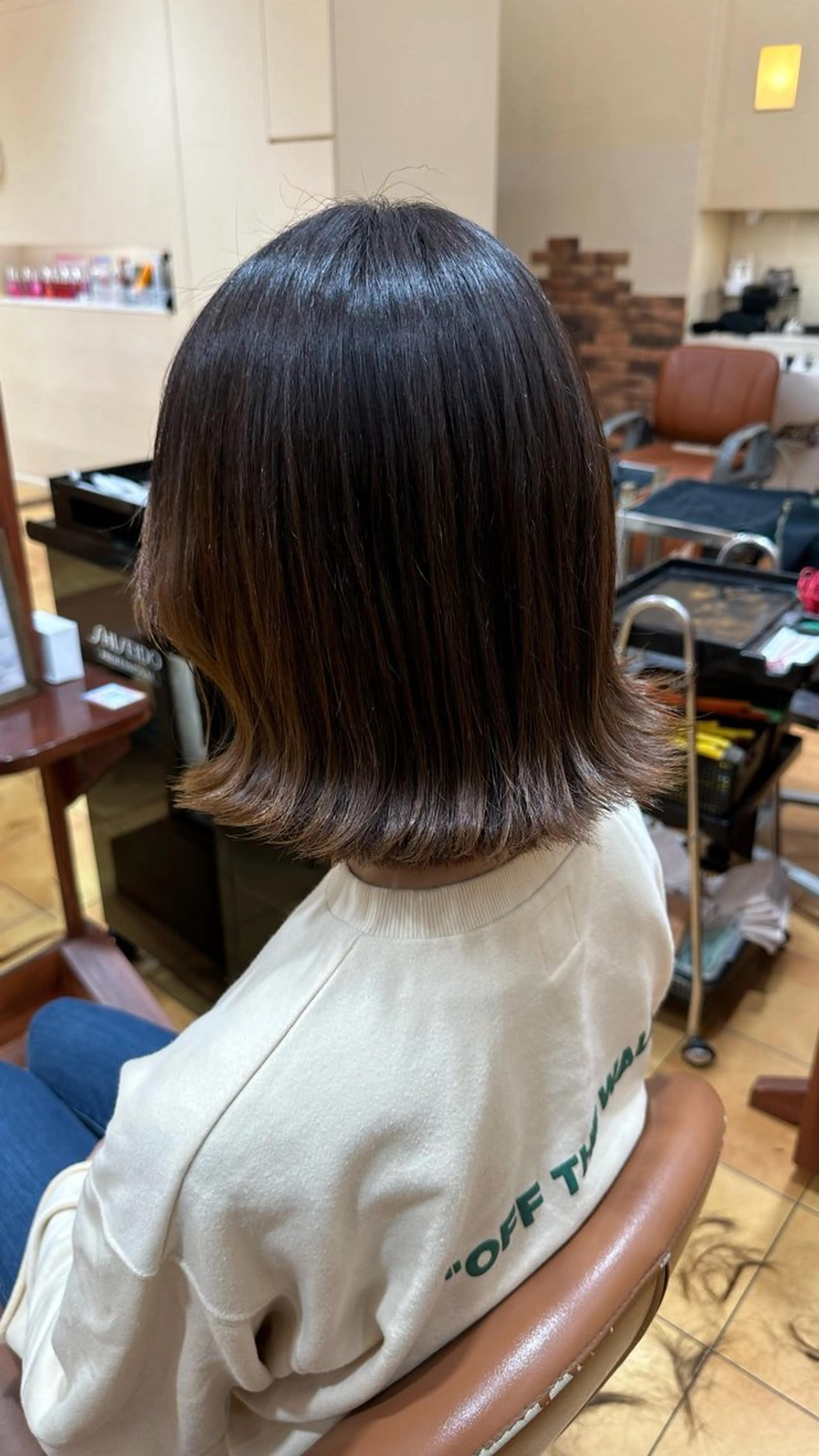 ミディアム とうい/パーマボブ/ くせ毛/丸みボブのヘアスタイル