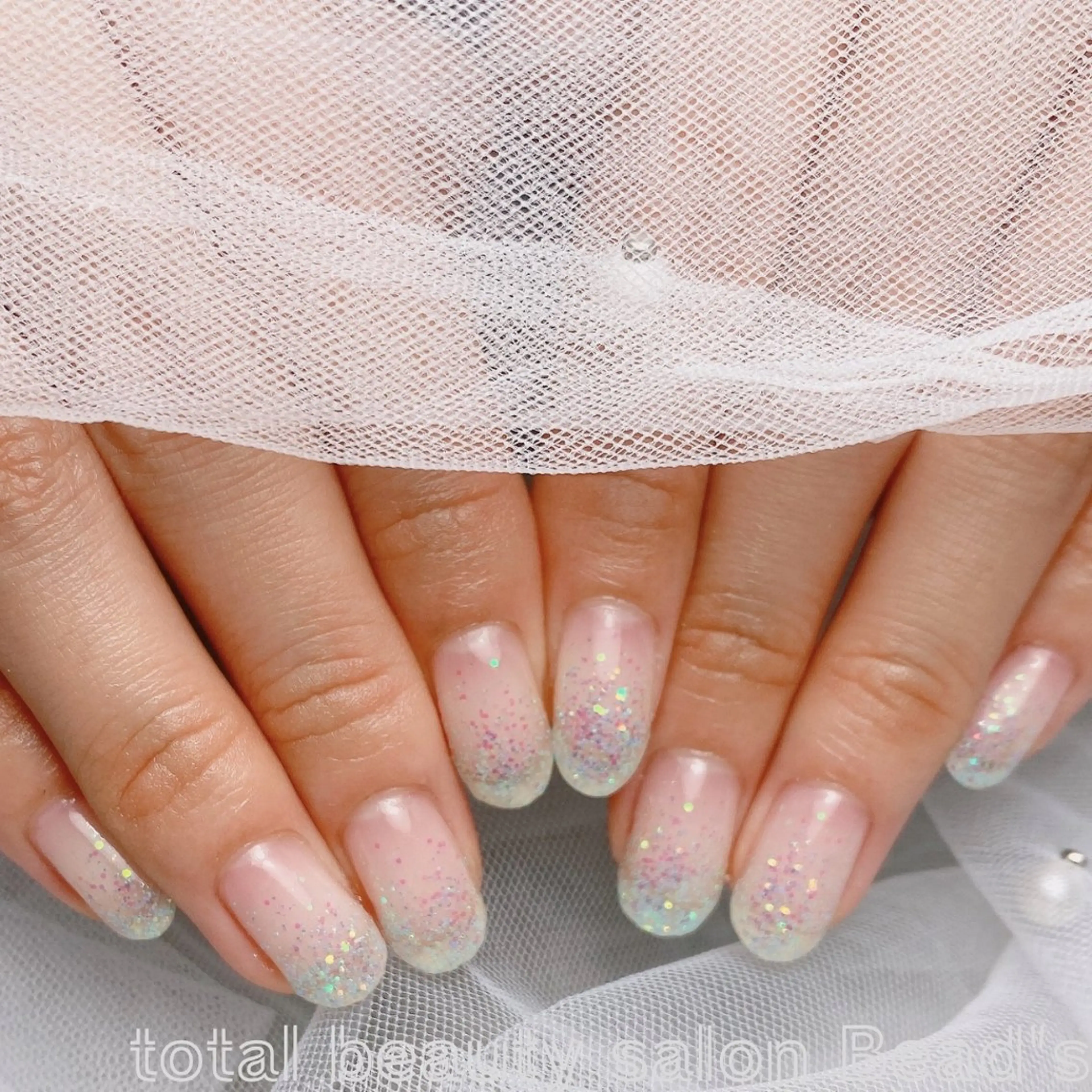 ネイル グラデーション キラキラネイル ラメ(グリッター) ラメグラデーション ハンドネイル ネイルサロン　ビーズ所属・トータルビューティー サロンビーズ すずのネイルデザイン