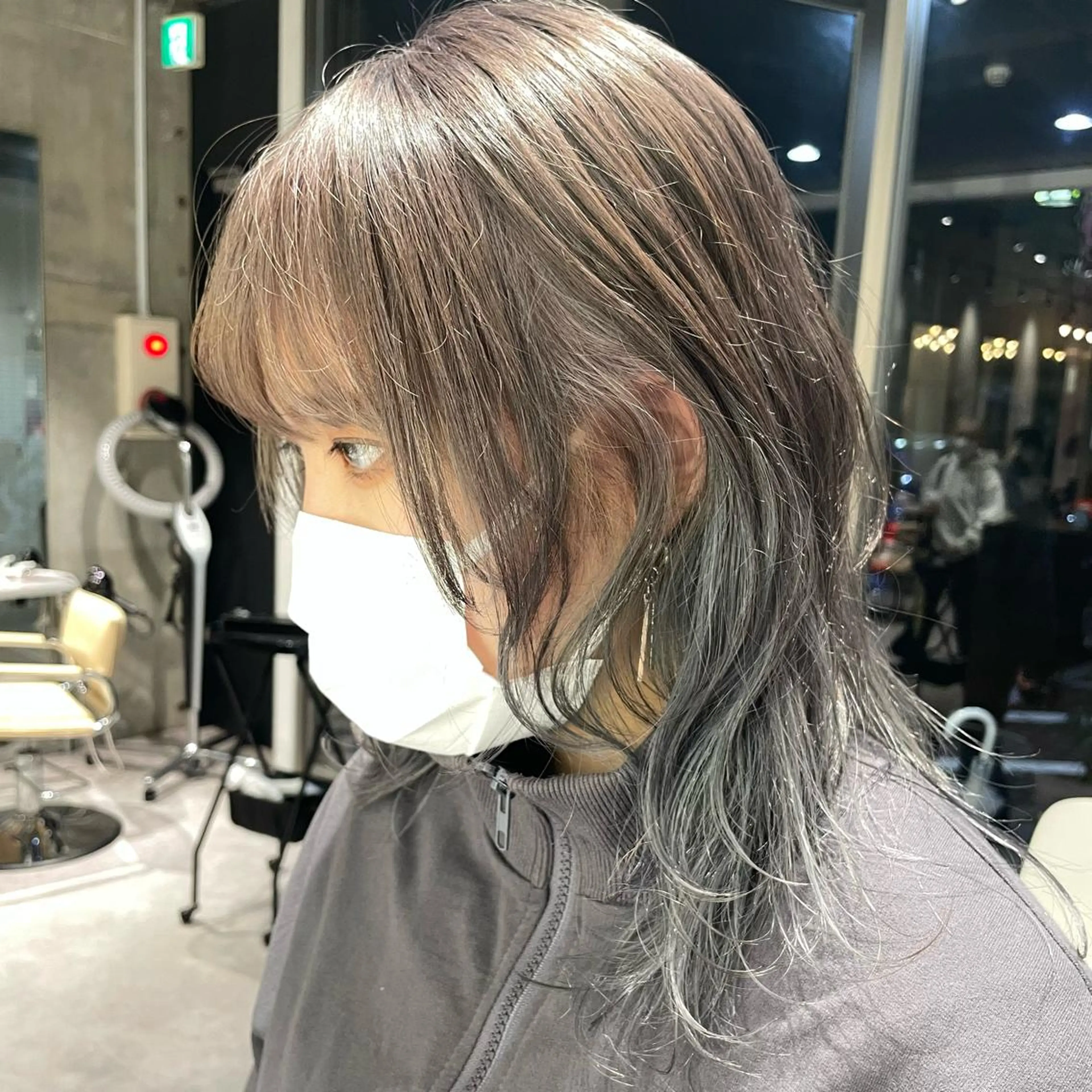 セミロング カラー シルバー iLi🫧kim ryongna🦋のヘアスタイル