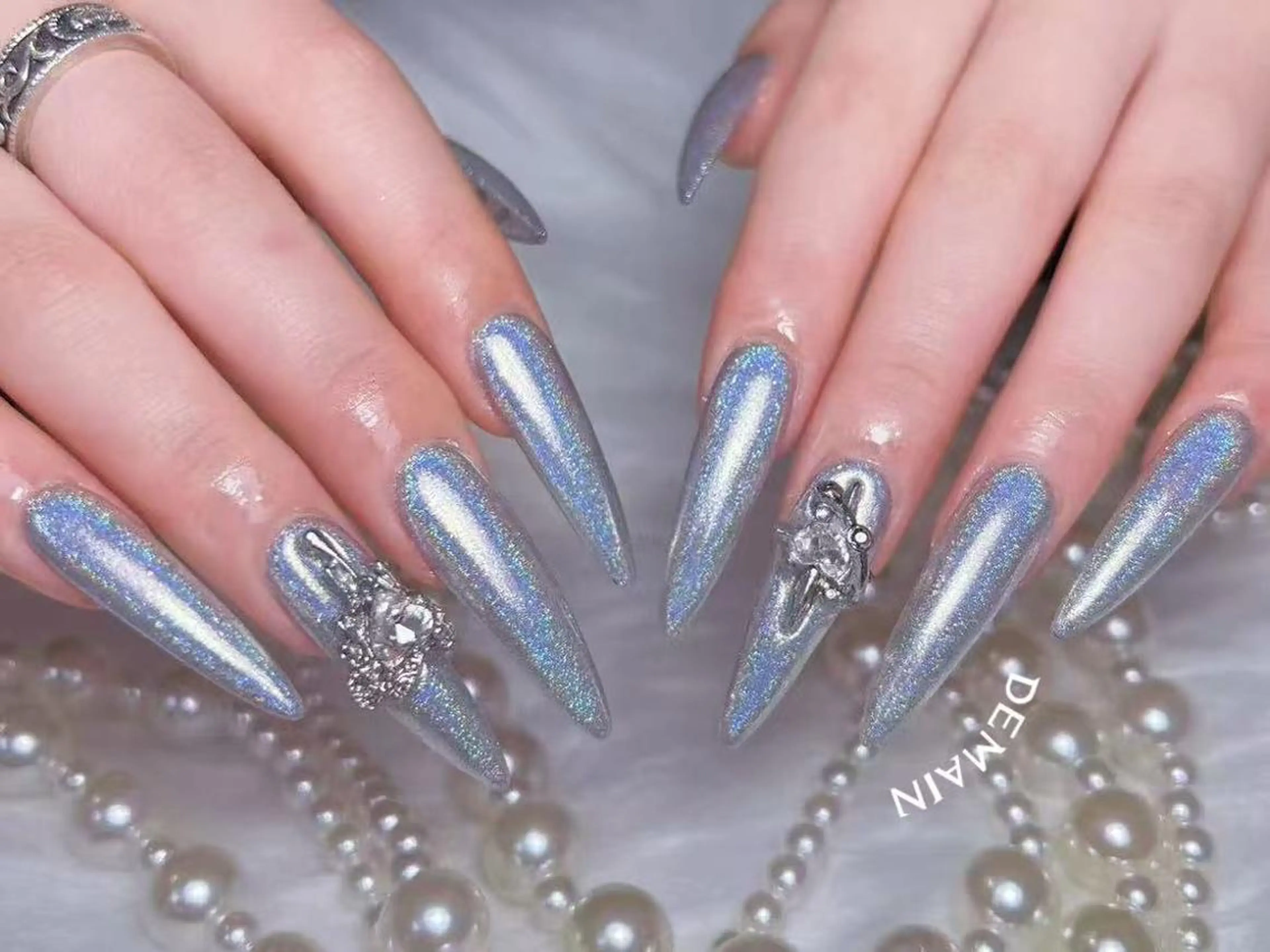 ネイル アートネイル オーロラネイル ガーリー キラキラネイル 韓国ネイル DEMAIN- ⭐️のネイルデザイン