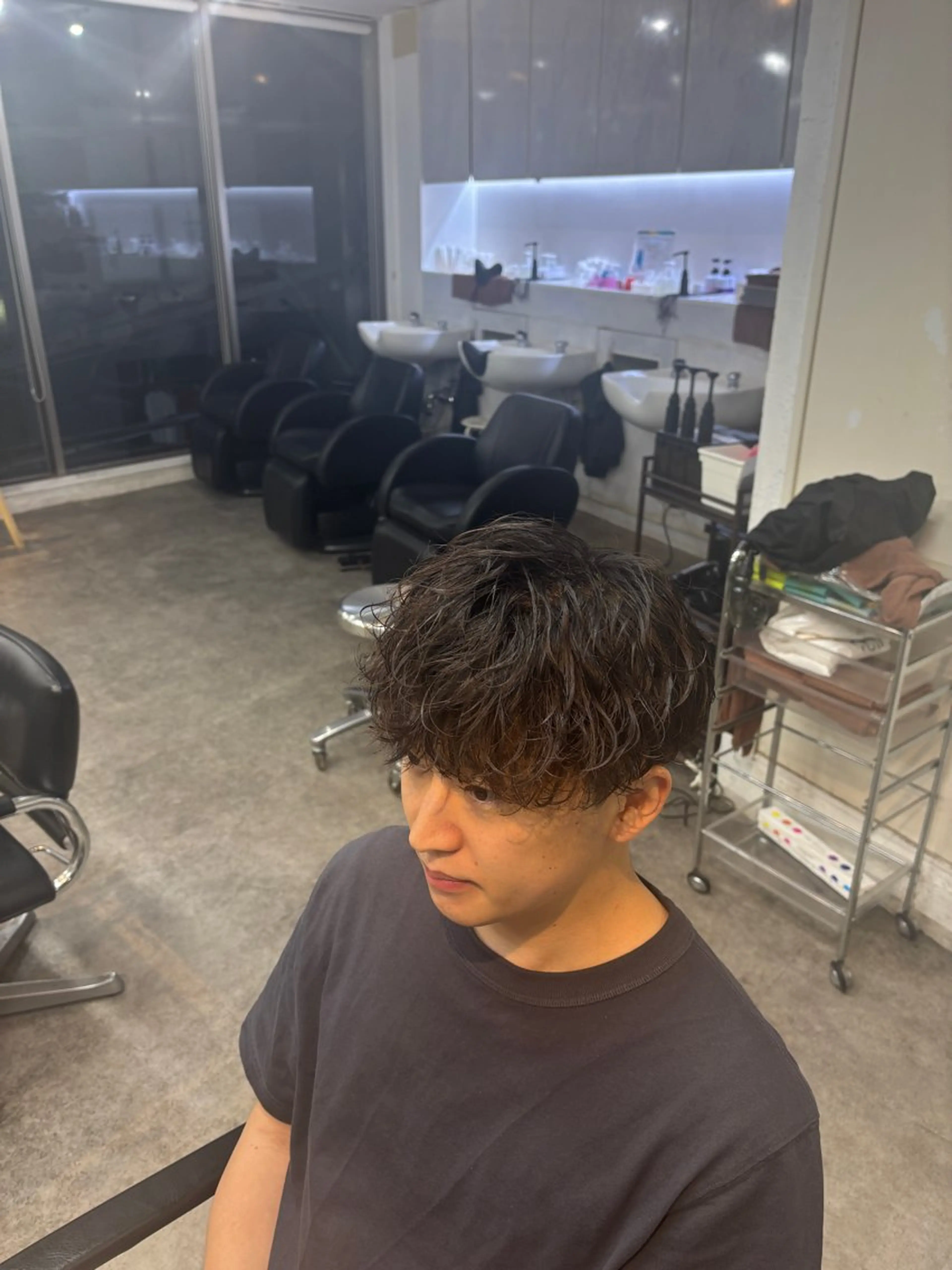 ショート パーマ メンズ センターパート モヒカン メンズパーマ ソフトモヒカン メンズツイストパーマ カット パーマ ヘアセット 原宿スパイラルパーマ 波巻きパーマ/隼士のヘアスタイル
