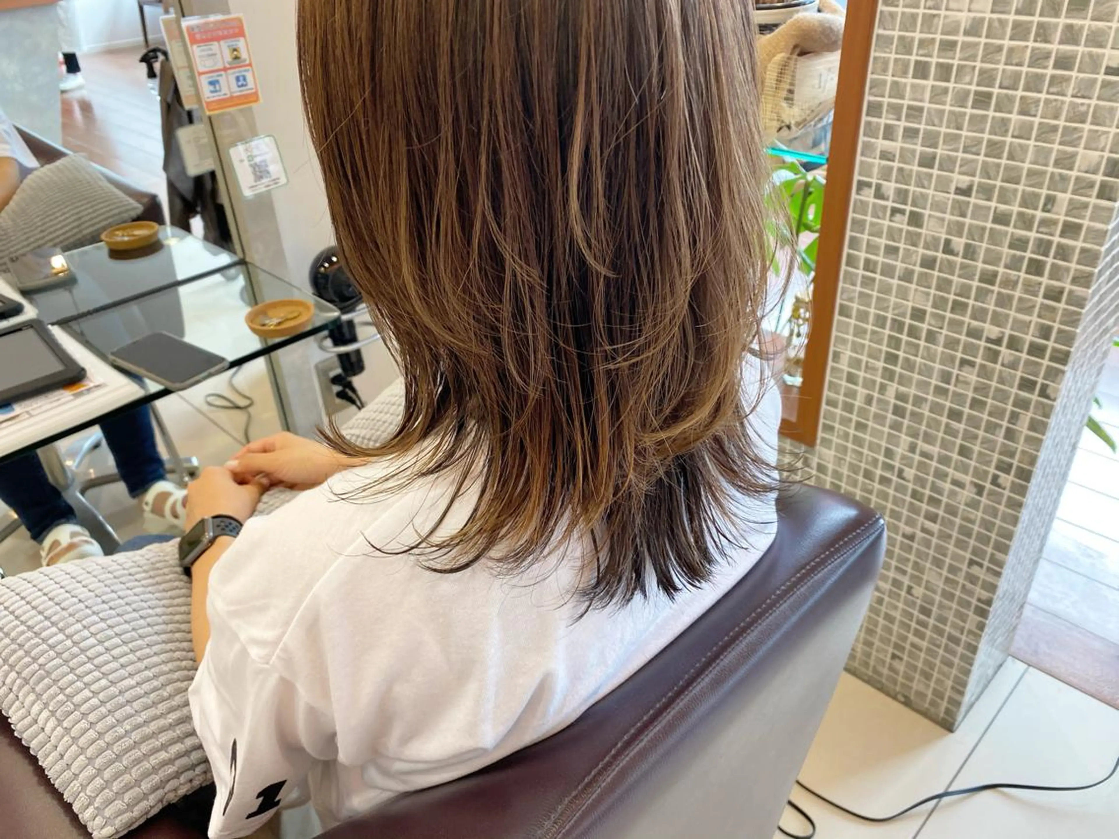 ミディアム カラー 外ハネヘア ウルフカット カット ヘアカラー トリートメント 鈴木 翔梧のヘアスタイル