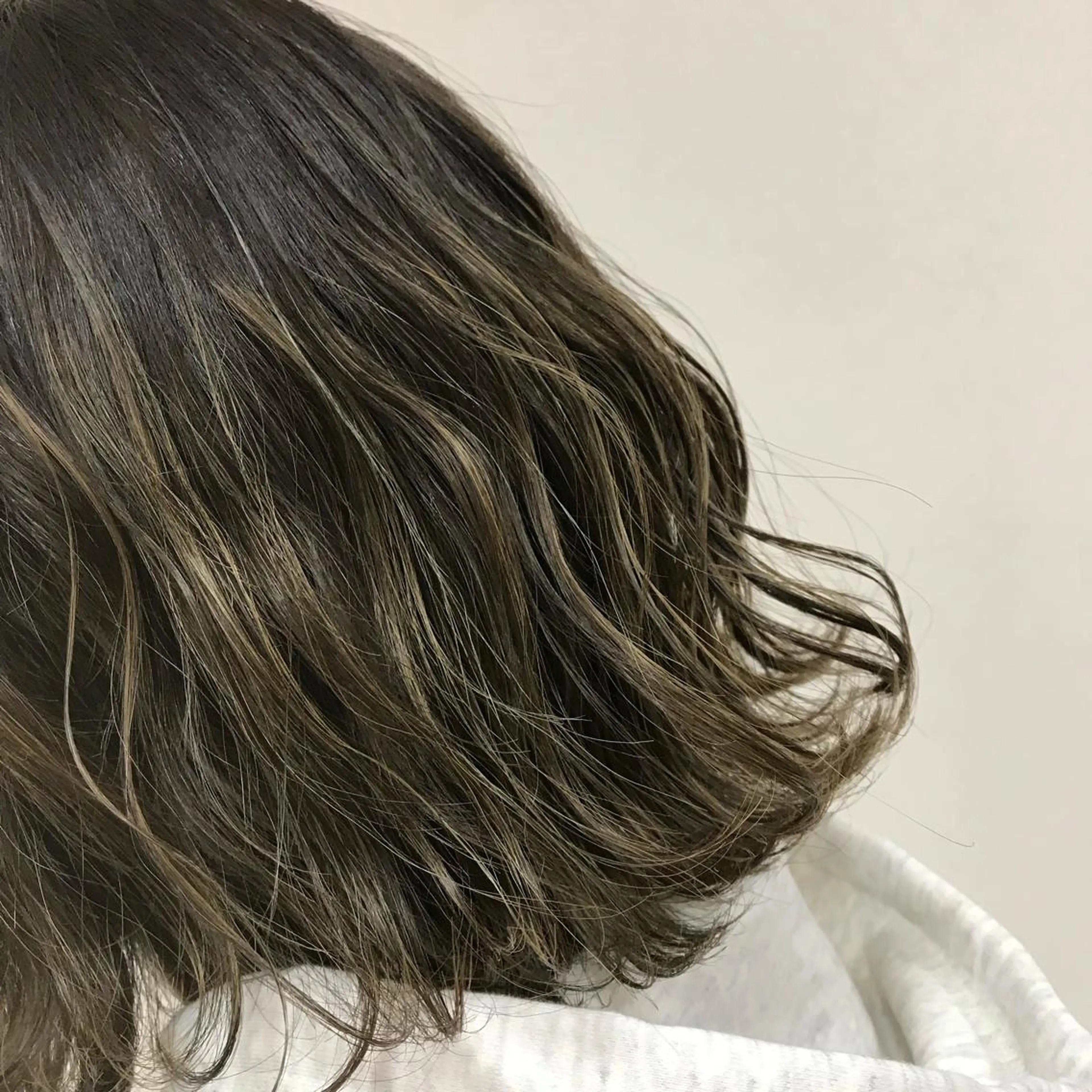 ミディアム ヘアカラー トリートメント デザインカラー🕊 石井萌のヘアスタイル