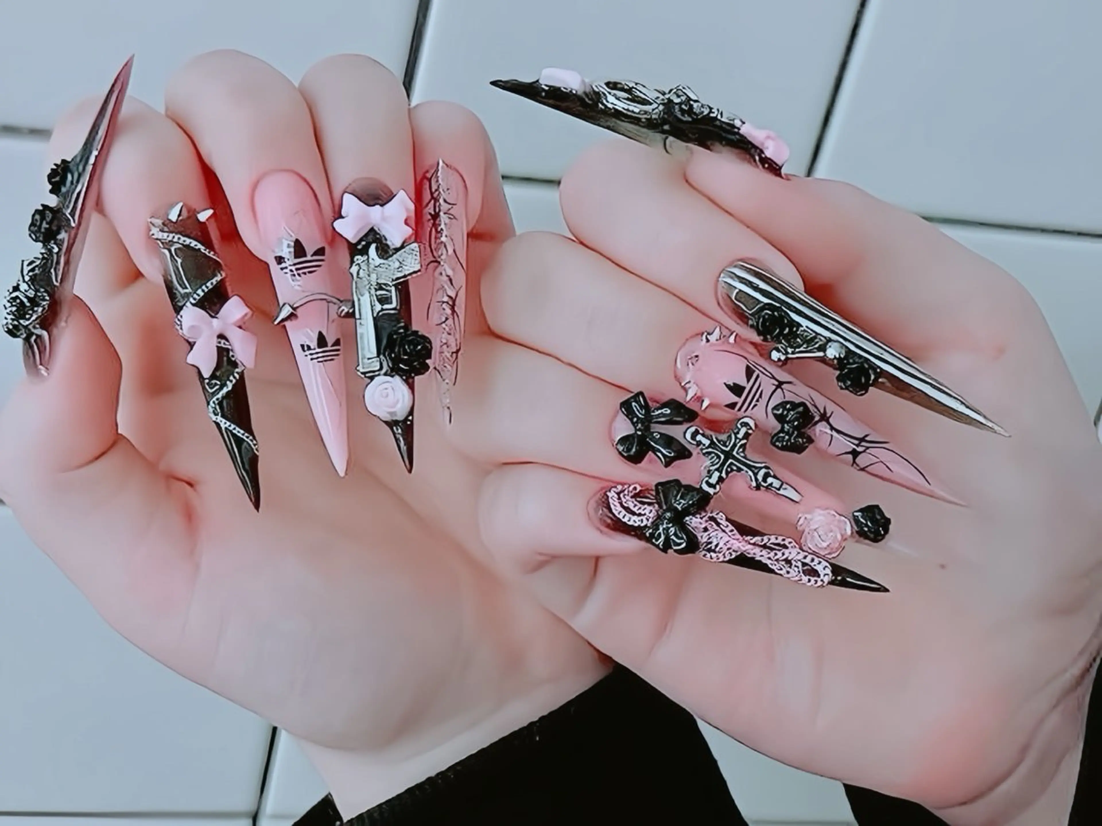 ネイル チークネイル フレンチネイル ガラスフレンチ グラデーション キラキラネイル ハンドネイル Rin Nailのネイルデザイン